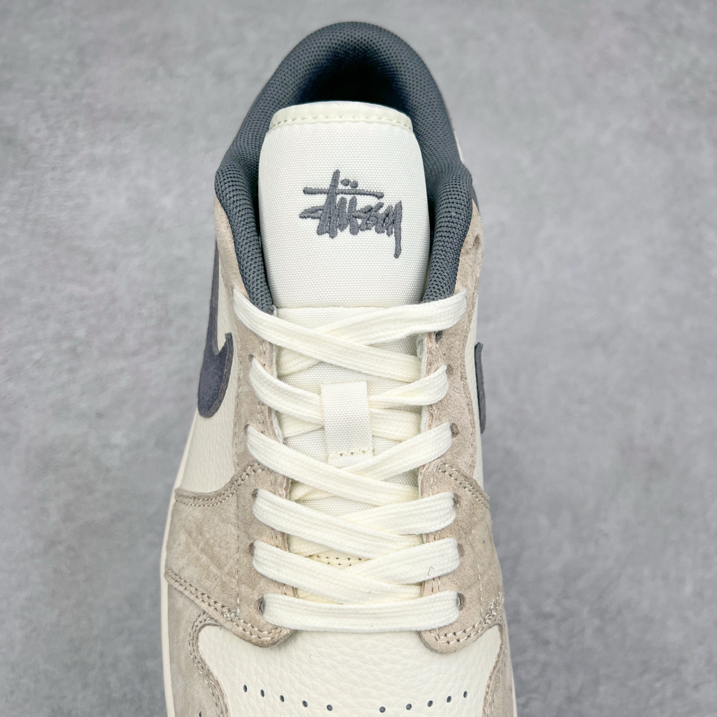 图片[5]-Air Jordan AJ1 Low 低帮定制 DM9188-014 原厂内置气垫魔块 A模大底 头层小牛皮 鞋舌AJ原厂专用牛津布+AJ专用反口珍珠布+原厂无杂质高弹内里海棉+特殊封边弹力鞋带 尺码：36 36.5 37.5 38 38.5 39 40 40.5 41 42 42.5 43 44 44.5 45 46 47.5-选品中心