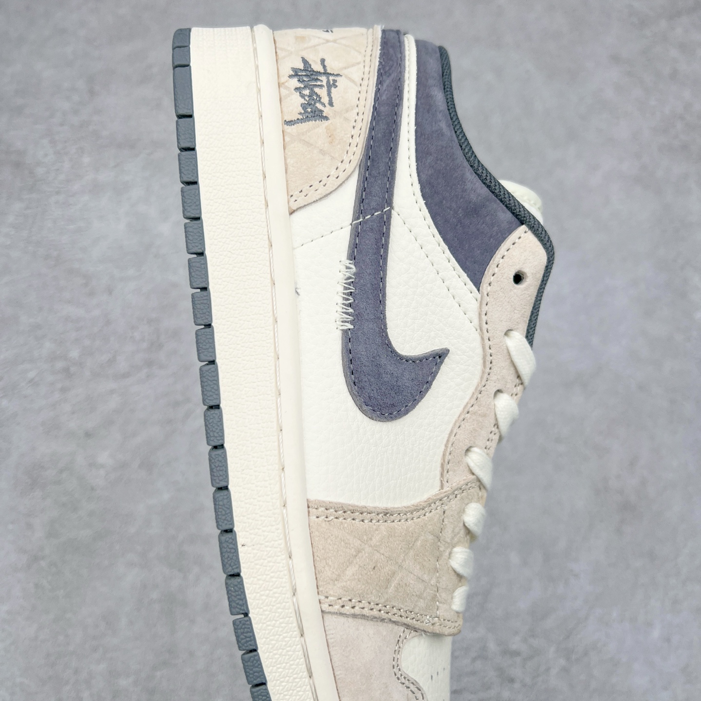 图片[6]-Air Jordan AJ1 Low 低帮定制 DM9188-014 原厂内置气垫魔块 A模大底 头层小牛皮 鞋舌AJ原厂专用牛津布+AJ专用反口珍珠布+原厂无杂质高弹内里海棉+特殊封边弹力鞋带 尺码：36 36.5 37.5 38 38.5 39 40 40.5 41 42 42.5 43 44 44.5 45 46 47.5-选品中心