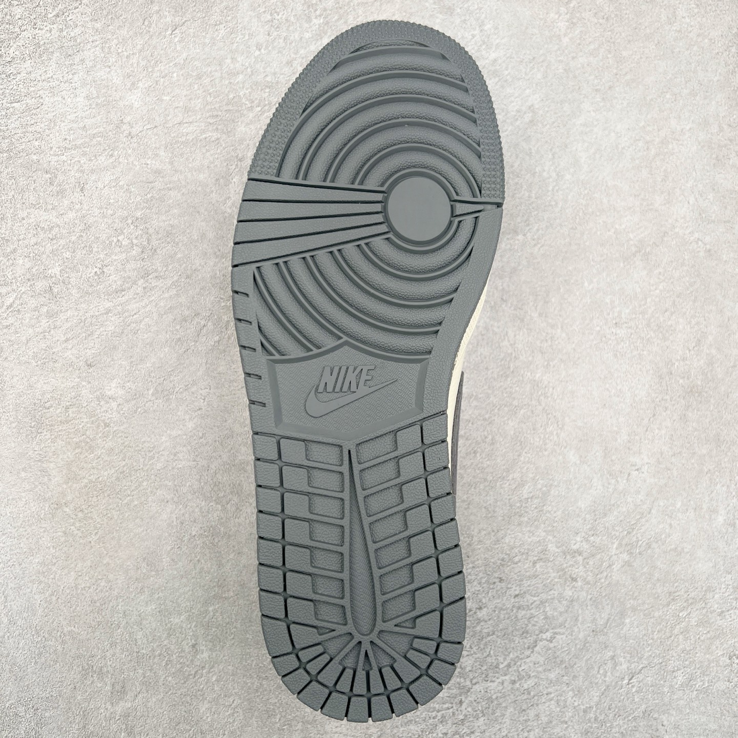 图片[9]-Air Jordan AJ1 Low 低帮定制 DM9188-014 原厂内置气垫魔块 A模大底 头层小牛皮 鞋舌AJ原厂专用牛津布+AJ专用反口珍珠布+原厂无杂质高弹内里海棉+特殊封边弹力鞋带 尺码：36 36.5 37.5 38 38.5 39 40 40.5 41 42 42.5 43 44 44.5 45 46 47.5-选品中心