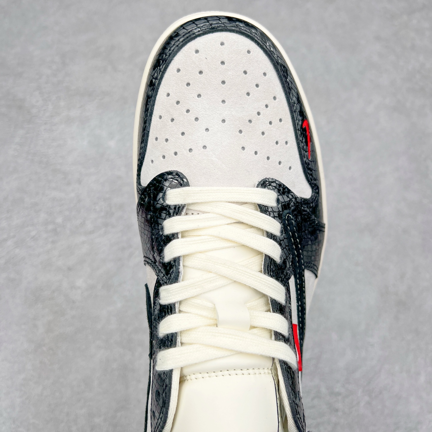 图片[4]-TS x Air Jordan AJ1 Low 倒钩低帮联名定制配色 DM9288-010 原厂内置气垫魔块 A模大底 头层小牛皮 鞋舌AJ原厂专用牛津布+AJ专用反口珍珠布+原厂无杂质高弹内里海棉+特殊封边弹力鞋带 尺码：36 36.5 37.5 38 38.5 39 40 40.5 41 42 42.5 43 44 44.5 45 46 47.5-选品中心