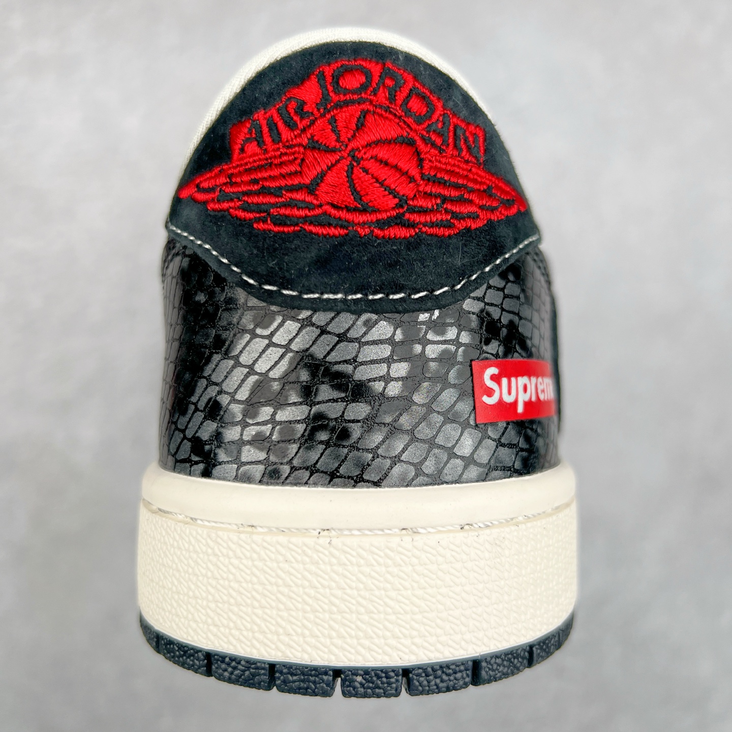 图片[8]-TS x Air Jordan AJ1 Low 倒钩低帮联名定制配色 DM9288-010 原厂内置气垫魔块 A模大底 头层小牛皮 鞋舌AJ原厂专用牛津布+AJ专用反口珍珠布+原厂无杂质高弹内里海棉+特殊封边弹力鞋带 尺码：36 36.5 37.5 38 38.5 39 40 40.5 41 42 42.5 43 44 44.5 45 46 47.5-选品中心