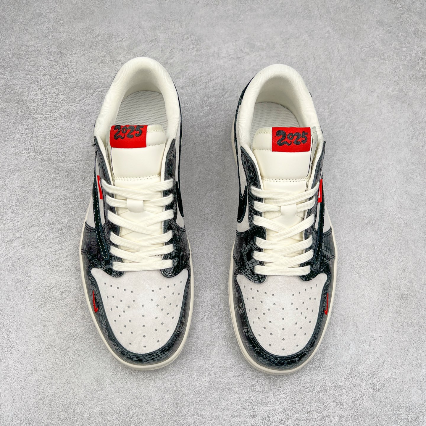 图片[2]-TS x Air Jordan AJ1 Low 倒钩低帮联名定制配色 DM9288-010 原厂内置气垫魔块 A模大底 头层小牛皮 鞋舌AJ原厂专用牛津布+AJ专用反口珍珠布+原厂无杂质高弹内里海棉+特殊封边弹力鞋带 尺码：36 36.5 37.5 38 38.5 39 40 40.5 41 42 42.5 43 44 44.5 45 46 47.5-选品中心