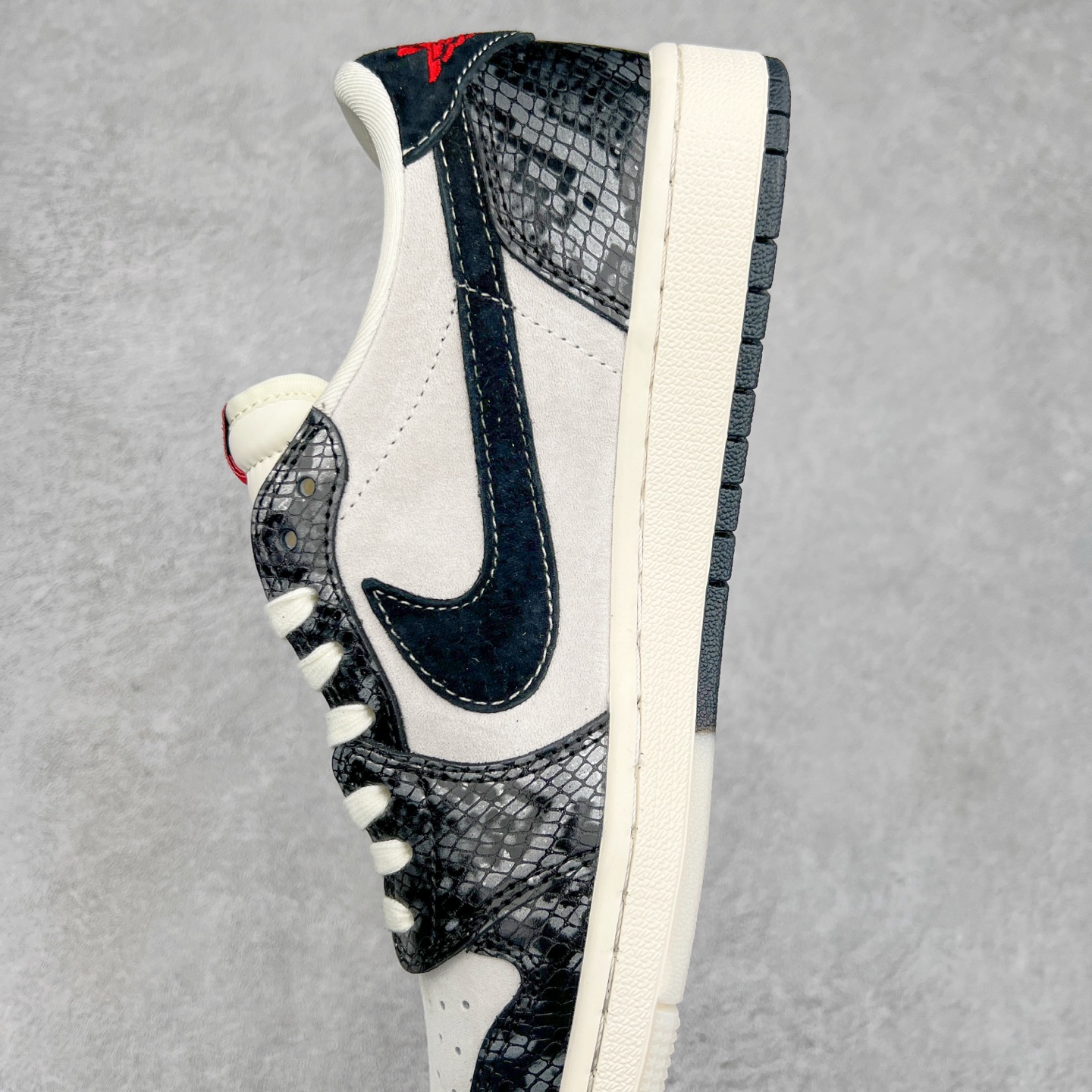 图片[7]-TS x Air Jordan AJ1 Low 倒钩低帮联名定制配色 DM9288-010 原厂内置气垫魔块 A模大底 头层小牛皮 鞋舌AJ原厂专用牛津布+AJ专用反口珍珠布+原厂无杂质高弹内里海棉+特殊封边弹力鞋带 尺码：36 36.5 37.5 38 38.5 39 40 40.5 41 42 42.5 43 44 44.5 45 46 47.5-选品中心