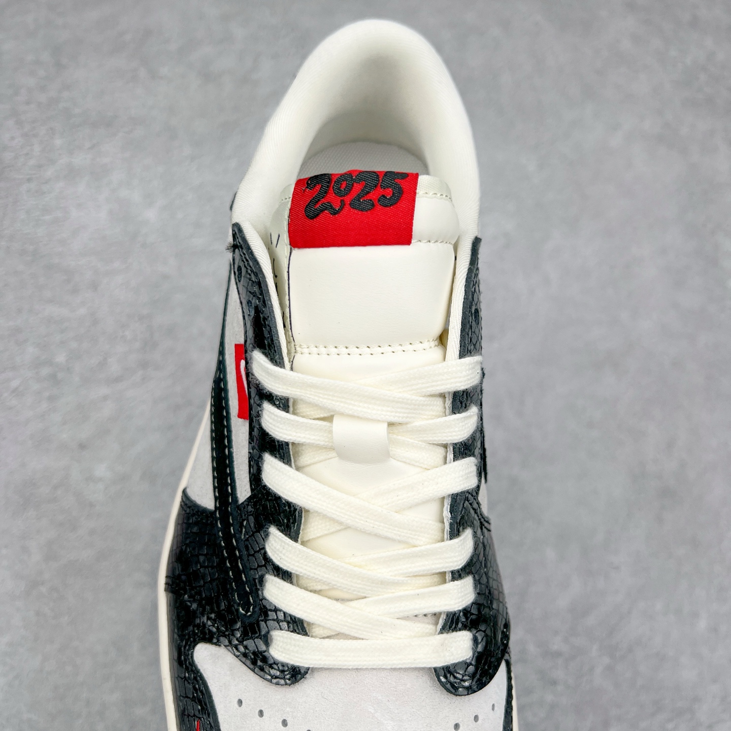 图片[5]-TS x Air Jordan AJ1 Low 倒钩低帮联名定制配色 DM9288-010 原厂内置气垫魔块 A模大底 头层小牛皮 鞋舌AJ原厂专用牛津布+AJ专用反口珍珠布+原厂无杂质高弹内里海棉+特殊封边弹力鞋带 尺码：36 36.5 37.5 38 38.5 39 40 40.5 41 42 42.5 43 44 44.5 45 46 47.5-选品中心