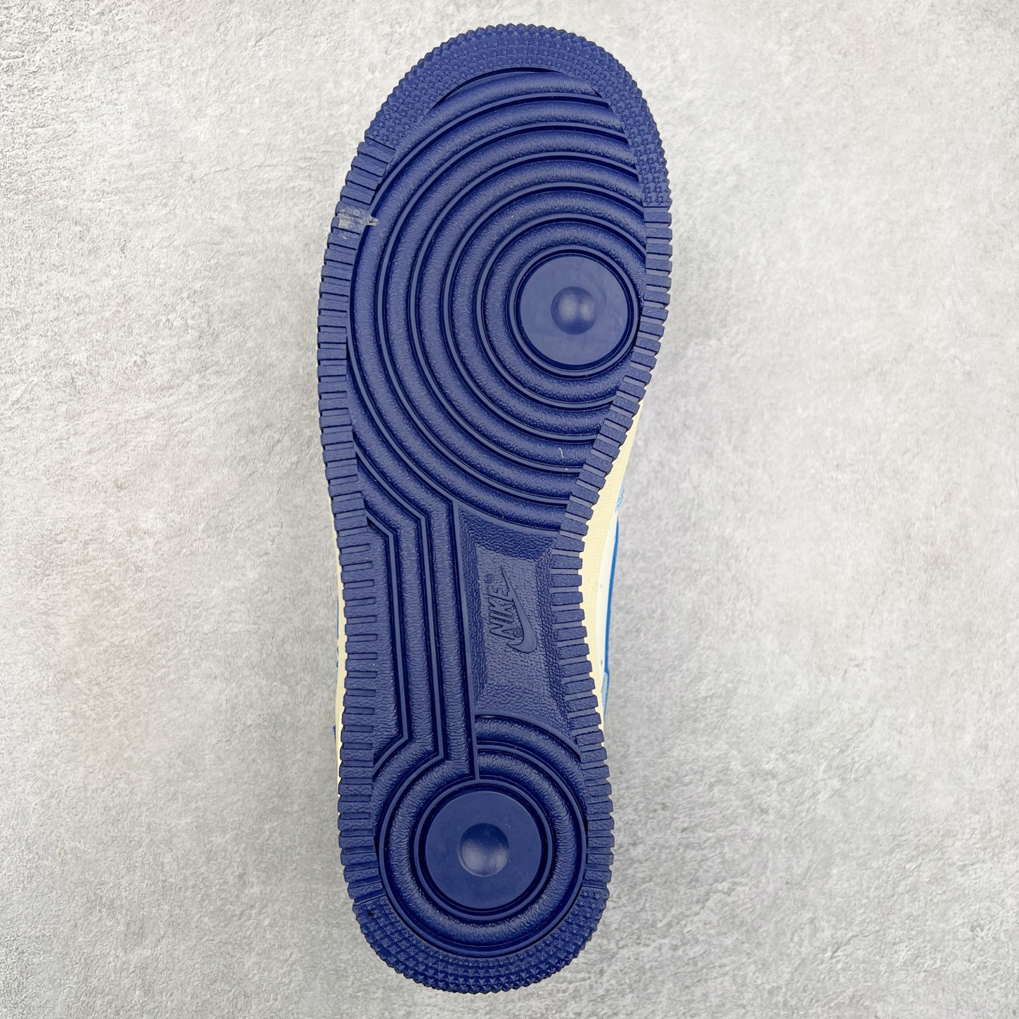 图片[9]-NK Air Force 1´07 Low 空军一号低帮百搭休闲运动板鞋 XL2420-333 柔软、弹性十足的缓震性能和出色的中底设计 横跨复古与现代的外型结合 造就出风靡全球 三十多年的Force 1 直到今天还深受青睐 尺码：36 36.5 37.5 38 38.5 39 40 40.5 41 42 42.5 43 44 44.5 45-选品中心