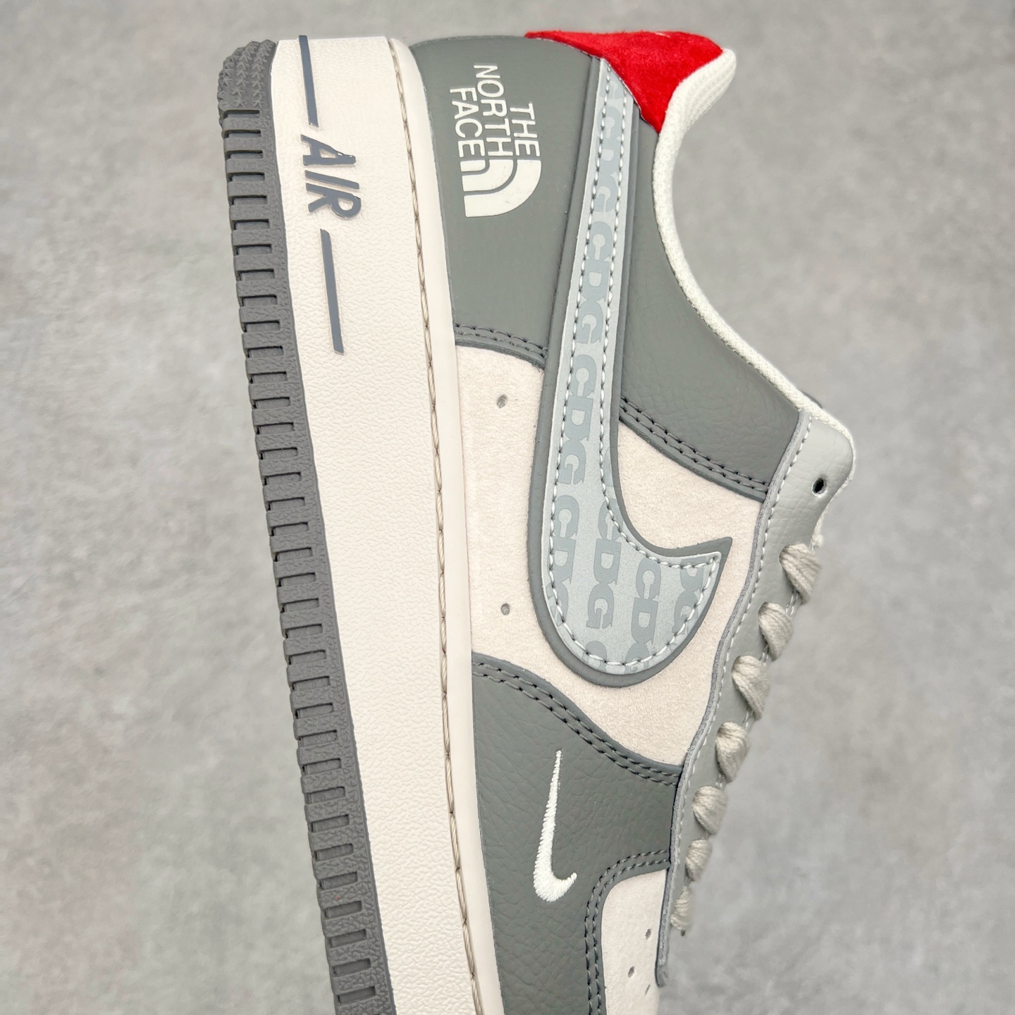 图片[6]-NK Air Force 1´07 Low 空军一号低帮百搭休闲运动板鞋 DM6868-050 柔软、弹性十足的缓震性能和出色的中底设计 横跨复古与现代的外型结合 造就出风靡全球 三十多年的Force 1 直到今天还深受青睐 尺码：36 36.5 37.5 38 38.5 39 40 40.5 41 42 42.5 43 44 44.5 45-选品中心