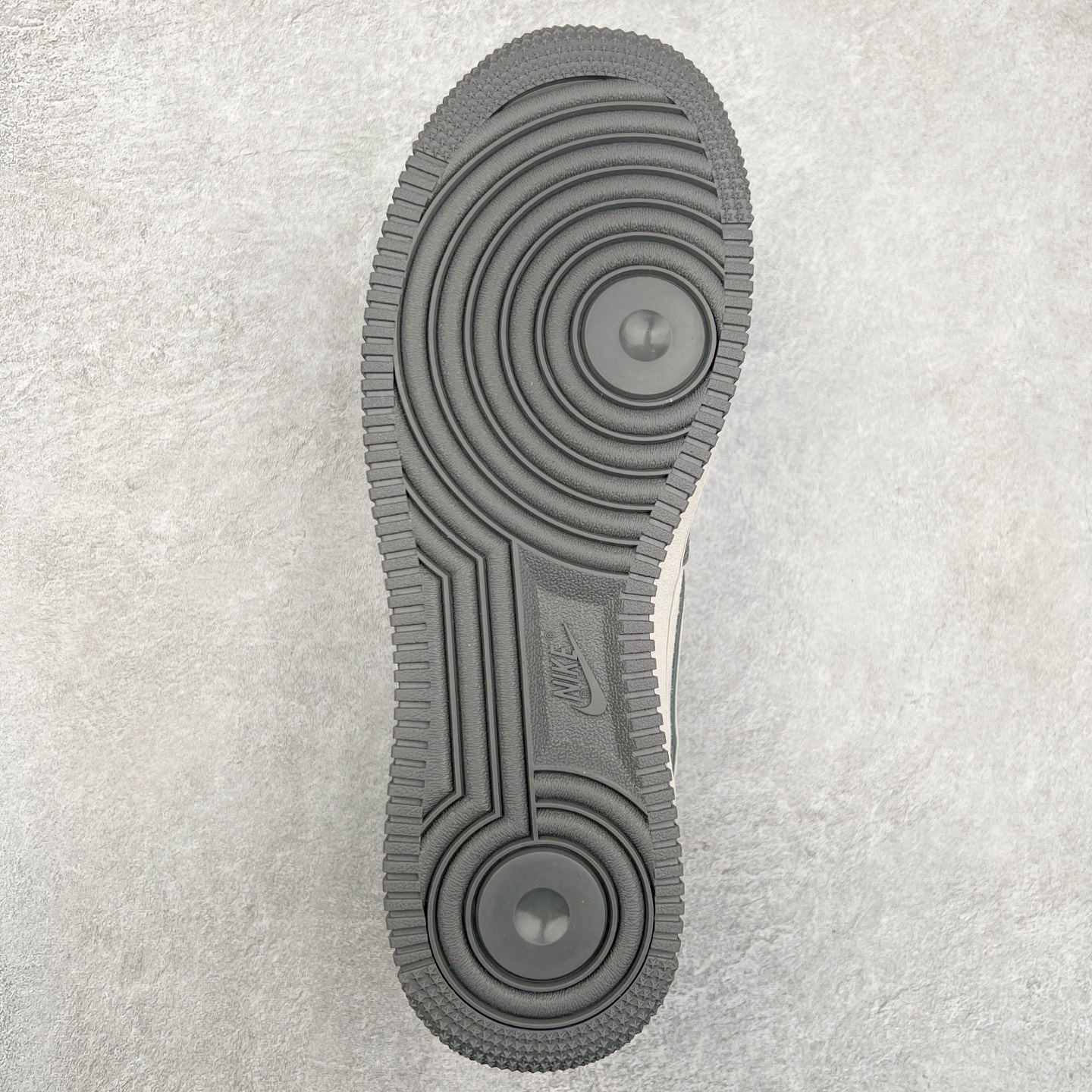 图片[9]-NK Air Force 1´07 Low 空军一号低帮百搭休闲运动板鞋 DM6868-050 柔软、弹性十足的缓震性能和出色的中底设计 横跨复古与现代的外型结合 造就出风靡全球 三十多年的Force 1 直到今天还深受青睐 尺码：36 36.5 37.5 38 38.5 39 40 40.5 41 42 42.5 43 44 44.5 45-选品中心