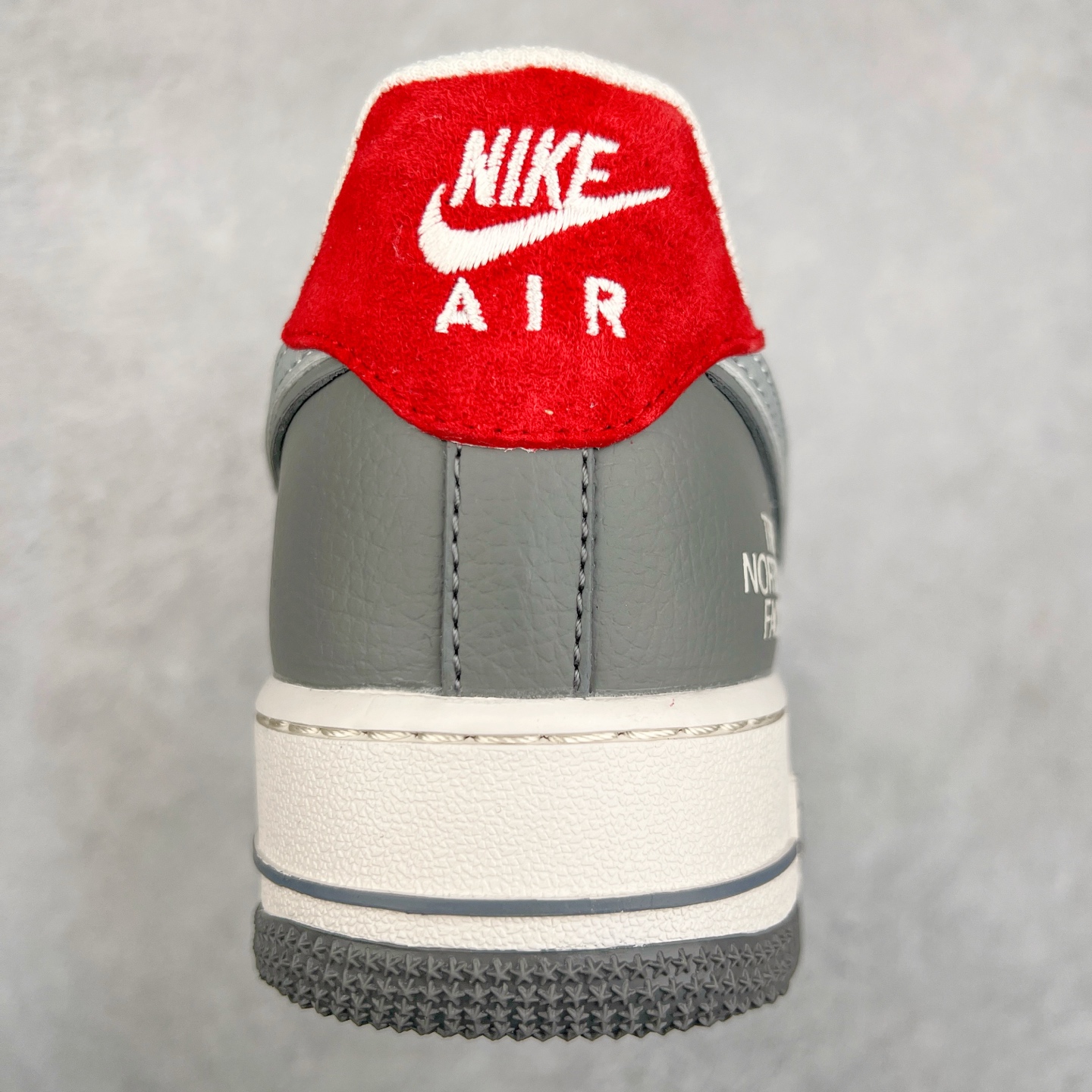 图片[8]-NK Air Force 1´07 Low 空军一号低帮百搭休闲运动板鞋 DM6868-050 柔软、弹性十足的缓震性能和出色的中底设计 横跨复古与现代的外型结合 造就出风靡全球 三十多年的Force 1 直到今天还深受青睐 尺码：36 36.5 37.5 38 38.5 39 40 40.5 41 42 42.5 43 44 44.5 45-选品中心