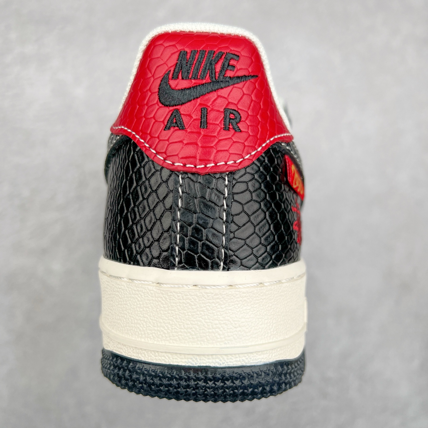 图片[8]-NK Air Force 1´07 Low 空军一号低帮百搭休闲运动板鞋 HH7518-034 柔软、弹性十足的缓震性能和出色的中底设计 横跨复古与现代的外型结合 造就出风靡全球 三十多年的Force 1 直到今天还深受青睐 尺码：36 36.5 37.5 38 38.5 39 40 40.5 41 42 42.5 43 44 44.5 45-选品中心