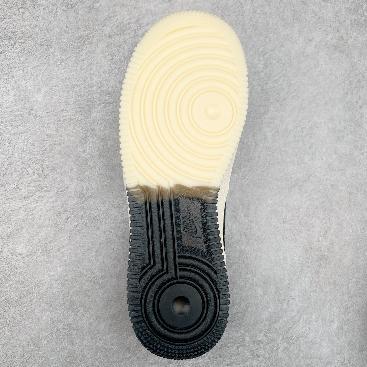 图片[9]-NK Air Force 1´07 Low 空军一号低帮百搭休闲运动板鞋 HH7518-034 柔软、弹性十足的缓震性能和出色的中底设计 横跨复古与现代的外型结合 造就出风靡全球 三十多年的Force 1 直到今天还深受青睐 尺码：36 36.5 37.5 38 38.5 39 40 40.5 41 42 42.5 43 44 44.5 45-选品中心