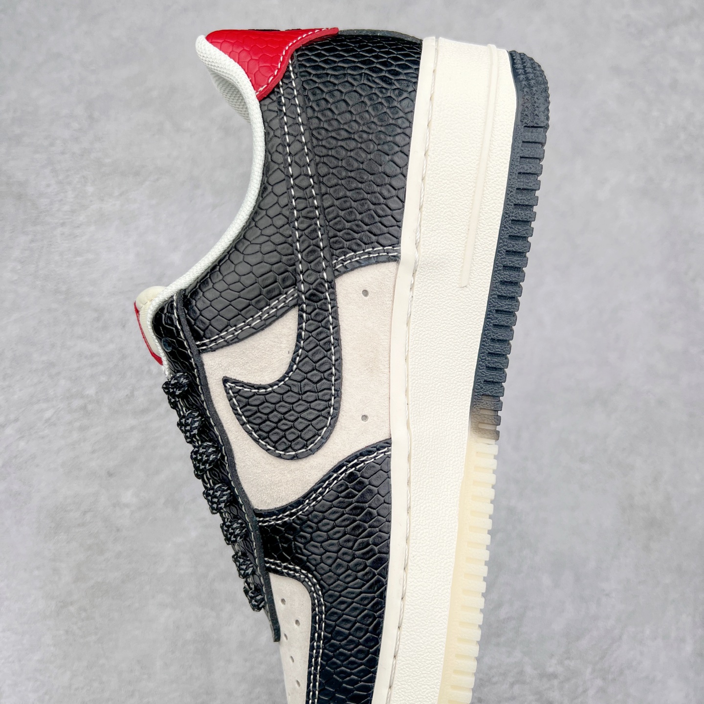 图片[7]-NK Air Force 1´07 Low 空军一号低帮百搭休闲运动板鞋 HH7518-034 柔软、弹性十足的缓震性能和出色的中底设计 横跨复古与现代的外型结合 造就出风靡全球 三十多年的Force 1 直到今天还深受青睐 尺码：36 36.5 37.5 38 38.5 39 40 40.5 41 42 42.5 43 44 44.5 45-选品中心