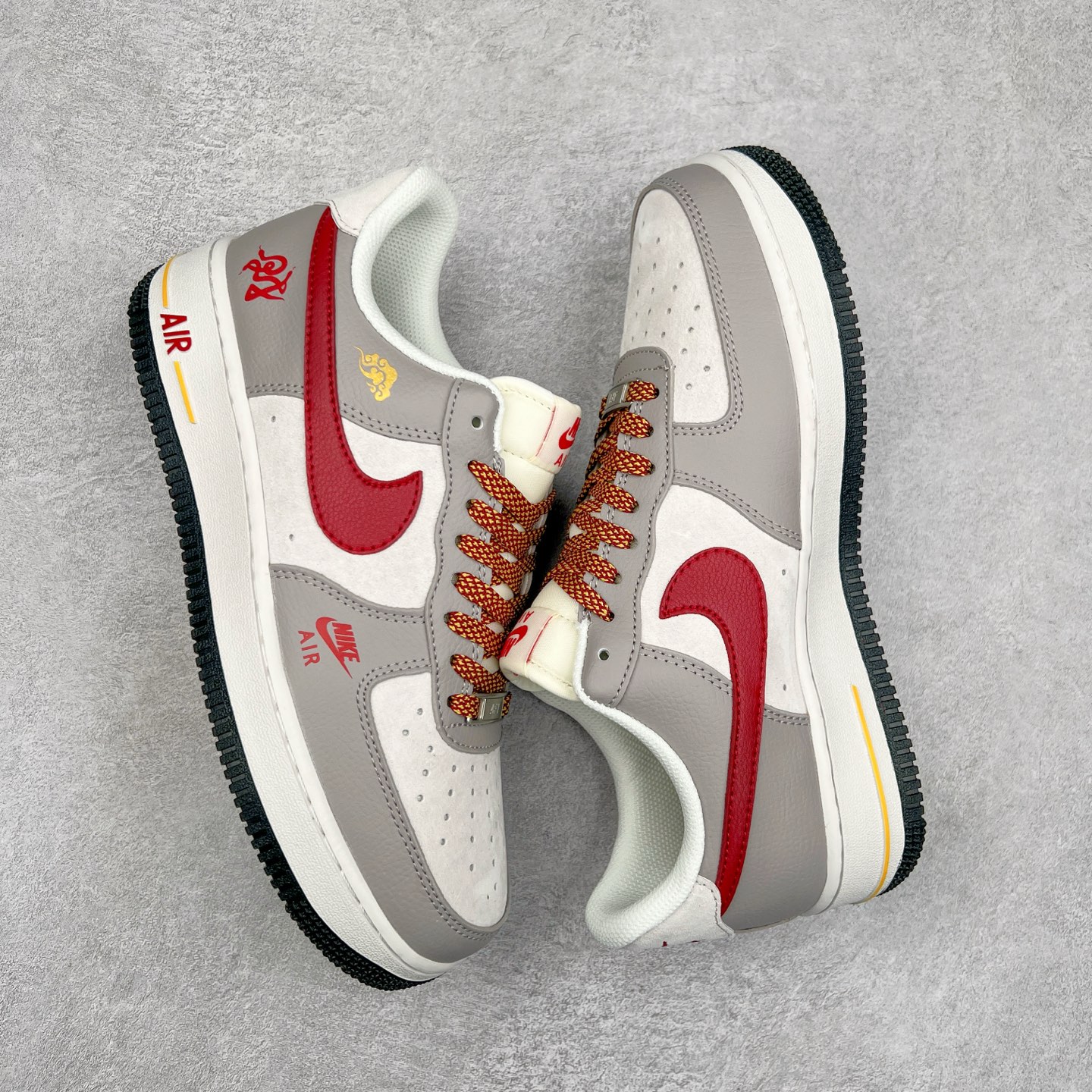 图片[3]-NK Air Force 1´07 Low 空军一号低帮百搭休闲运动板鞋 DM6868-029 柔软、弹性十足的缓震性能和出色的中底设计 横跨复古与现代的外型结合 造就出风靡全球 三十多年的Force 1 直到今天还深受青睐 尺码：36 36.5 37.5 38 38.5 39 40 40.5 41 42 42.5 43 44 44.5 45-选品中心