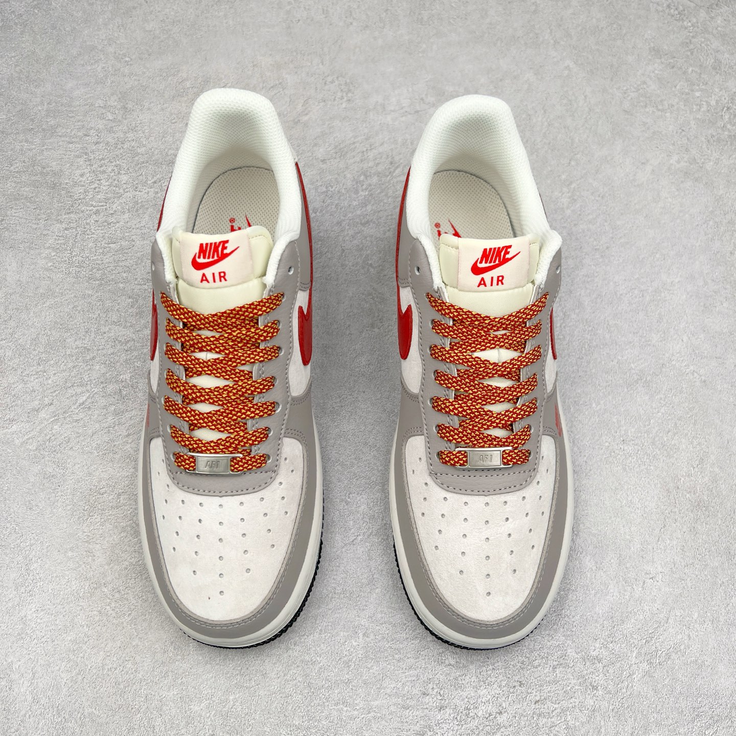 图片[2]-NK Air Force 1´07 Low 空军一号低帮百搭休闲运动板鞋 DM6868-029 柔软、弹性十足的缓震性能和出色的中底设计 横跨复古与现代的外型结合 造就出风靡全球 三十多年的Force 1 直到今天还深受青睐 尺码：36 36.5 37.5 38 38.5 39 40 40.5 41 42 42.5 43 44 44.5 45-选品中心