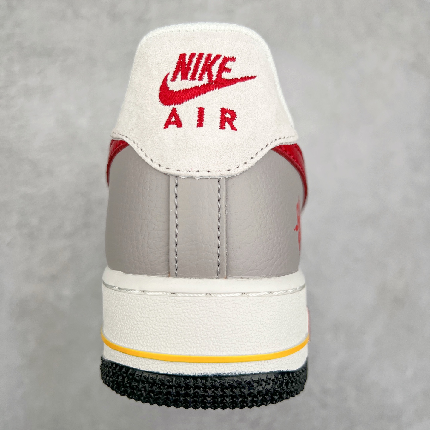 图片[8]-NK Air Force 1´07 Low 空军一号低帮百搭休闲运动板鞋 DM6868-029 柔软、弹性十足的缓震性能和出色的中底设计 横跨复古与现代的外型结合 造就出风靡全球 三十多年的Force 1 直到今天还深受青睐 尺码：36 36.5 37.5 38 38.5 39 40 40.5 41 42 42.5 43 44 44.5 45-选品中心