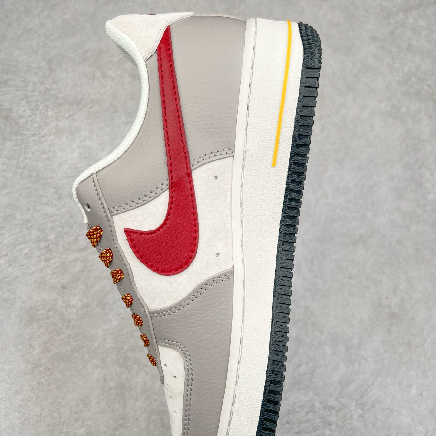 图片[7]-NK Air Force 1´07 Low 空军一号低帮百搭休闲运动板鞋 DM6868-029 柔软、弹性十足的缓震性能和出色的中底设计 横跨复古与现代的外型结合 造就出风靡全球 三十多年的Force 1 直到今天还深受青睐 尺码：36 36.5 37.5 38 38.5 39 40 40.5 41 42 42.5 43 44 44.5 45-选品中心