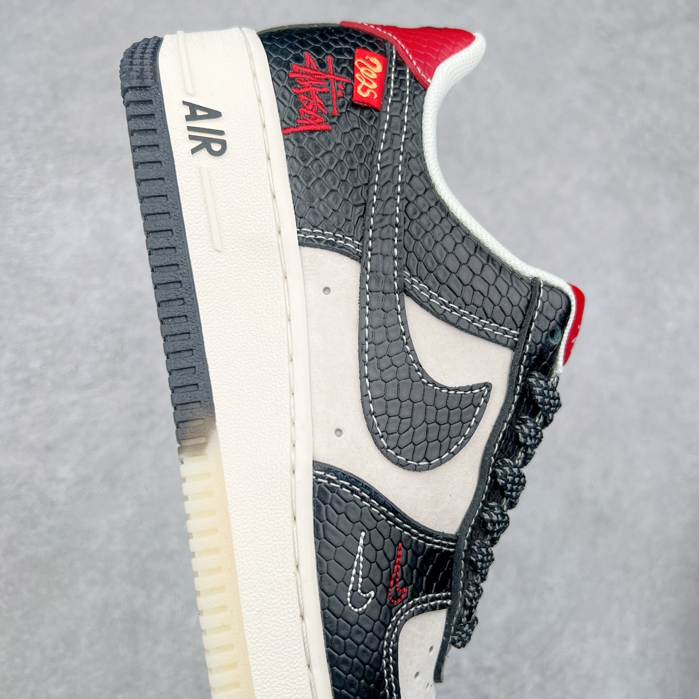 图片[6]-NK Air Force 1´07 Low 空军一号低帮百搭休闲运动板鞋 HH7518-034 柔软、弹性十足的缓震性能和出色的中底设计 横跨复古与现代的外型结合 造就出风靡全球 三十多年的Force 1 直到今天还深受青睐 尺码：36 36.5 37.5 38 38.5 39 40 40.5 41 42 42.5 43 44 44.5 45-选品中心