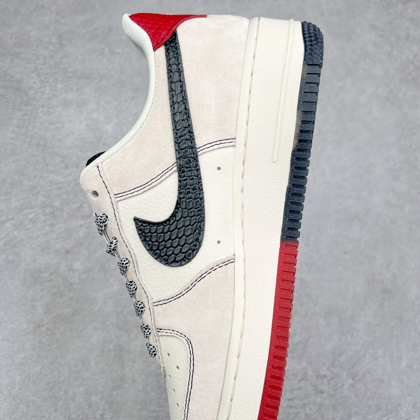 图片[7]-NK Air Force 1´07 Low 空军一号低帮百搭休闲运动板鞋 HH7518-033 柔软、弹性十足的缓震性能和出色的中底设计 横跨复古与现代的外型结合 造就出风靡全球 三十多年的Force 1 直到今天还深受青睐 尺码：36 36.5 37.5 38 38.5 39 40 40.5 41 42 42.5 43 44 44.5 45-选品中心