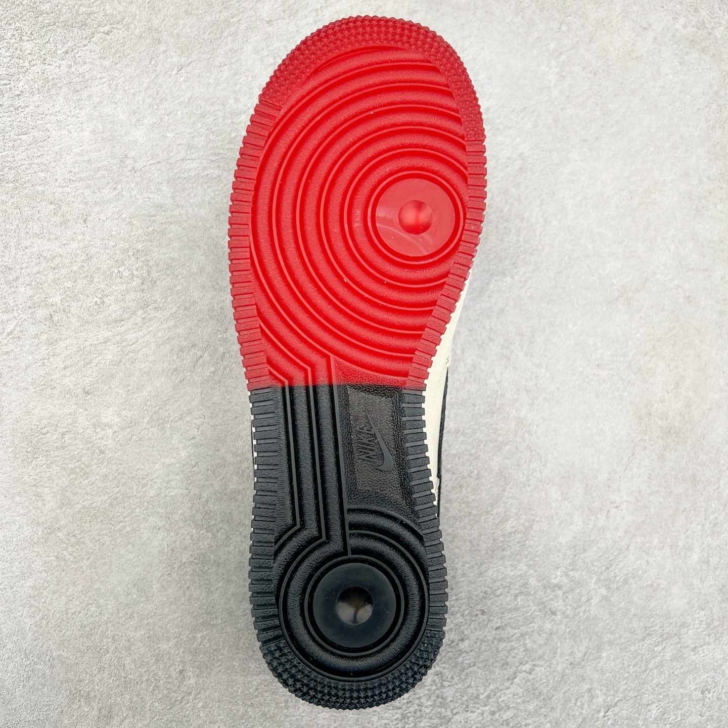 图片[9]-NK Air Force 1´07 Low 空军一号低帮百搭休闲运动板鞋 HH7518-033 柔软、弹性十足的缓震性能和出色的中底设计 横跨复古与现代的外型结合 造就出风靡全球 三十多年的Force 1 直到今天还深受青睐 尺码：36 36.5 37.5 38 38.5 39 40 40.5 41 42 42.5 43 44 44.5 45-选品中心