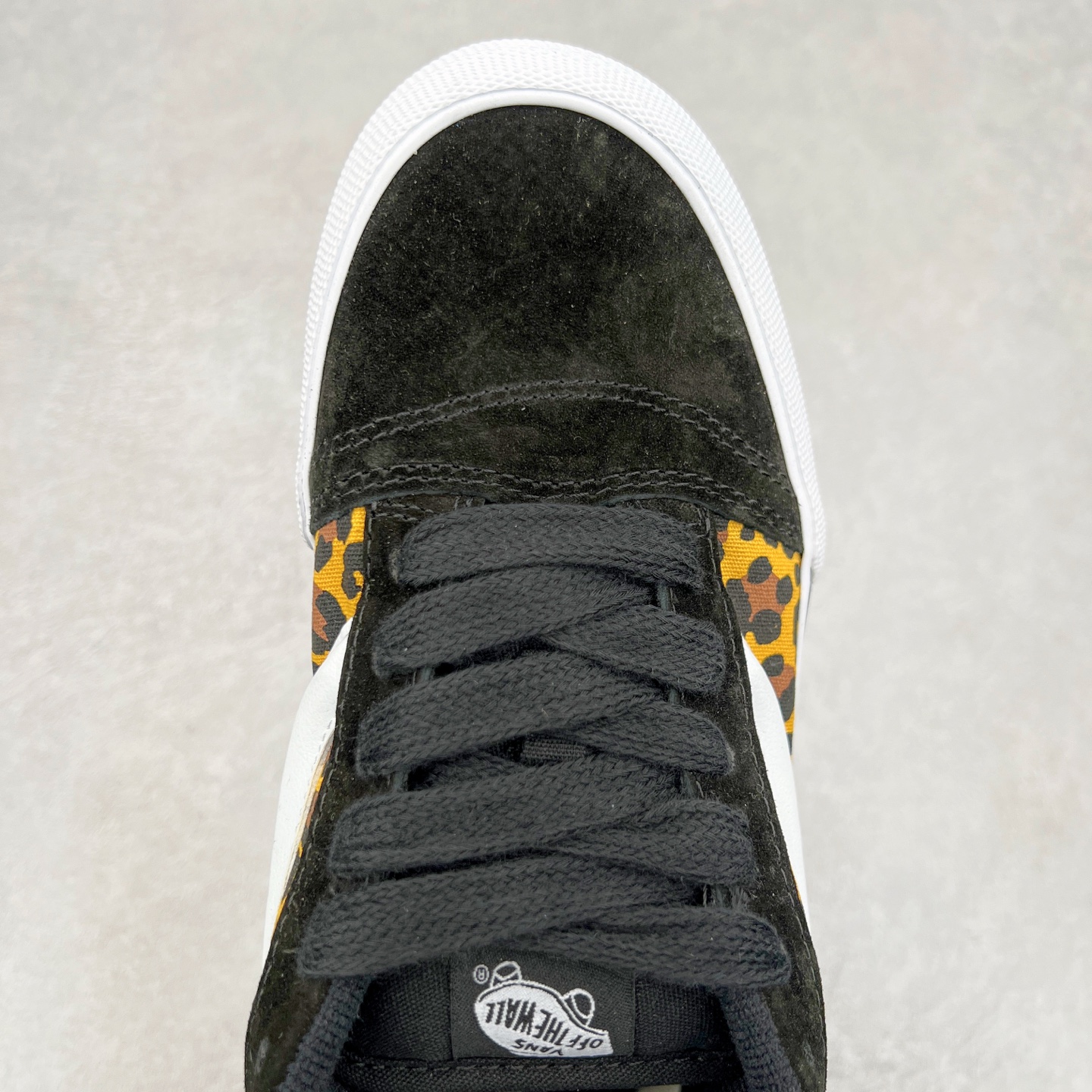 图片[4]-Vans Knu Skool 黑豹纹 万斯低帮复古休闲硫化面包鞋 肥胖版大LOGO原版全皮猪八面料 鞋身采用顶级黑麂皮搭配豹纹帆布 彰显潮流时尚 自带野性 霸气 性感的感觉 冬季出行必备 尺码：35 36 36.5 37 38 38.5 39 40 40.5 41 42 42.5 43 44-选品中心