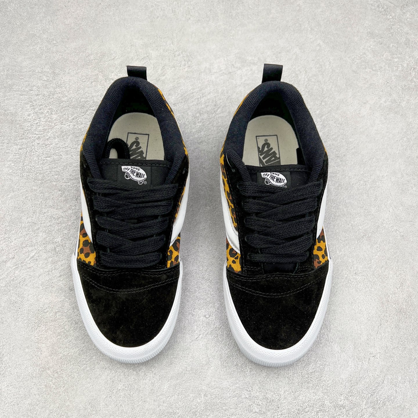 图片[2]-Vans Knu Skool 黑豹纹 万斯低帮复古休闲硫化面包鞋 肥胖版大LOGO原版全皮猪八面料 鞋身采用顶级黑麂皮搭配豹纹帆布 彰显潮流时尚 自带野性 霸气 性感的感觉 冬季出行必备 尺码：35 36 36.5 37 38 38.5 39 40 40.5 41 42 42.5 43 44-选品中心