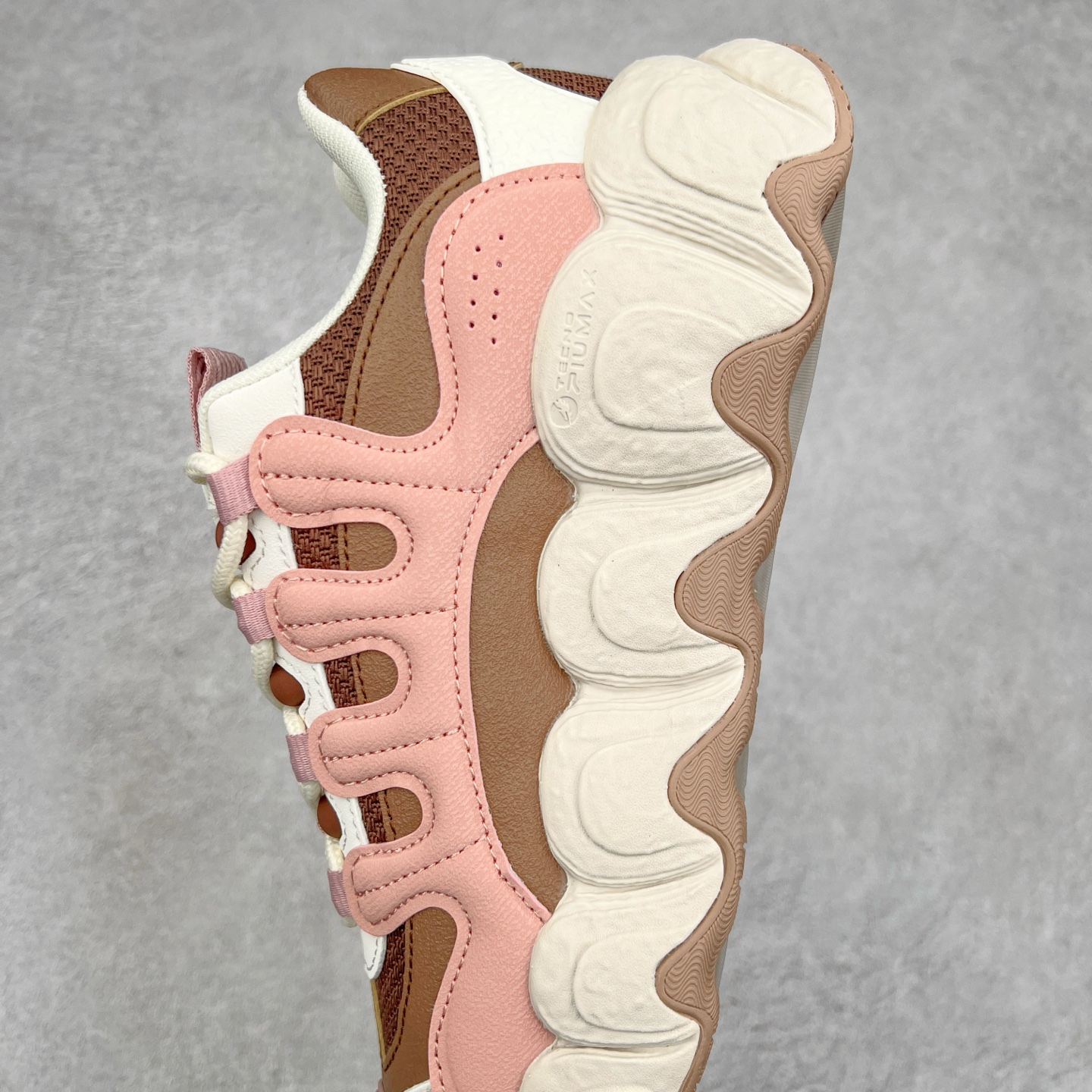 图片[7]-FILA originale collection Croissant 斐乐潮流Y2K复古潮牌防滑耐磨轻便低帮老爹鞋 FUSION 系列传承了 FILA 的百年基因，融入年轻运动及潮流文化，成为引领变革、创新突破的一代。以“1+N” 的跨界合作模式重现经典的同时创造经典。带来最出其不意的跨界合作惊喜。同时，FILAFUSION把FILA 的 DNA 融入到定制体验里，你可以随心制造厲于你的产品。FILA FUSION 的鞋家族涵盖了老爹鞋、跑步鞋、网球鞋、季节款。风格复古新潮，满足了时尚人士出行及各类运动的搭配需求，成为当下年轻人筷拥的鞋类品牌之一。FILA FUSION 走进年轻人的世界，通过年轻人运动，街舞，滑板，篮球，展现 FILA FUSION 的潮流态度和年轻文化。FILA FUSION 认为末来属于引领变革、创新突破的年轻一代，让我们一起构成 FILA 未来的蓝图吧！尺码：35.5 36 36.5 37.5 38 38.5 39 40-选品中心