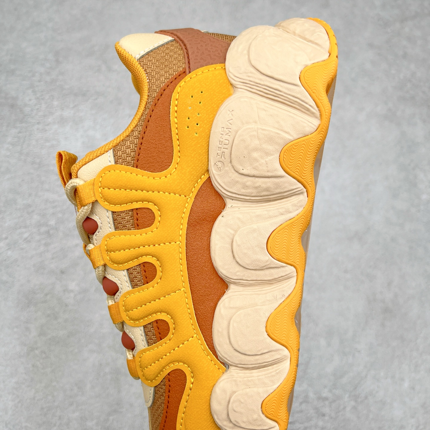 图片[7]-FILA originale collection Croissant 斐乐潮流Y2K复古潮牌防滑耐磨轻便低帮老爹鞋 FUSION 系列传承了 FILA 的百年基因，融入年轻运动及潮流文化，成为引领变革、创新突破的一代。以“1+N” 的跨界合作模式重现经典的同时创造经典。带来最出其不意的跨界合作惊喜。同时，FILAFUSION把FILA 的 DNA 融入到定制体验里，你可以随心制造厲于你的产品。FILA FUSION 的鞋家族涵盖了老爹鞋、跑步鞋、网球鞋、季节款。风格复古新潮，满足了时尚人士出行及各类运动的搭配需求，成为当下年轻人筷拥的鞋类品牌之一。FILA FUSION 走进年轻人的世界，通过年轻人运动，街舞，滑板，篮球，展现 FILA FUSION 的潮流态度和年轻文化。FILA FUSION 认为末来属于引领变革、创新突破的年轻一代，让我们一起构成 FILA 未来的蓝图吧！尺码：35.5 36 36.5 37.5 38 38.5 39 40-选品中心