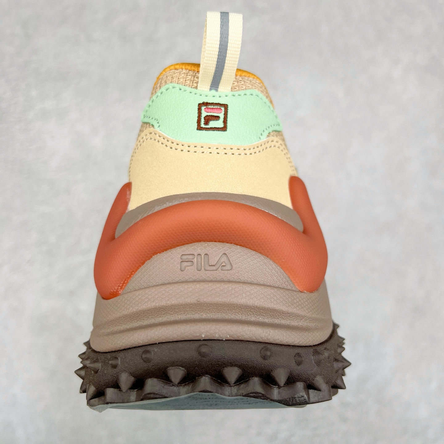 图片[8]-FILA FUSION Fluid 斐乐摩登潮牌防滑耐磨轻便运动鞋 FUSION 系列传承了 FILA 的百年基因，融入年轻运动及潮流文化，成为引领变革、创新突破的一代。以“1+N” 的跨界合作模式重现经典的同时创造经典。带来最出其不意的跨界合作惊喜。同时，FILAFUSION把FILA 的 DNA 融入到定制体验里，你可以随心制造厲于你的产品。FILA FUSION 的鞋家族涵盖了老爹鞋、跑步鞋、网球鞋、季节款。风格复古新潮，满足了时尚人士出行及各类运动的搭配需求，成为当下年轻人筷拥的鞋类品牌之一。FILA FUSION 走进年轻人的世界，通过年轻人运动，街舞，滑板，篮球，展现 FILA FUSION 的潮流态度和年轻文化。FILA FUSION 认为末来属于引领变革、创新突破的年轻一代，让我们一起构成 FILA 未来的蓝图吧！尺码：35.5 36 36.5 37.5 38 38.5 39 40 40.5 41 42 42.5 43 44 44.5 45 45.5-选品中心