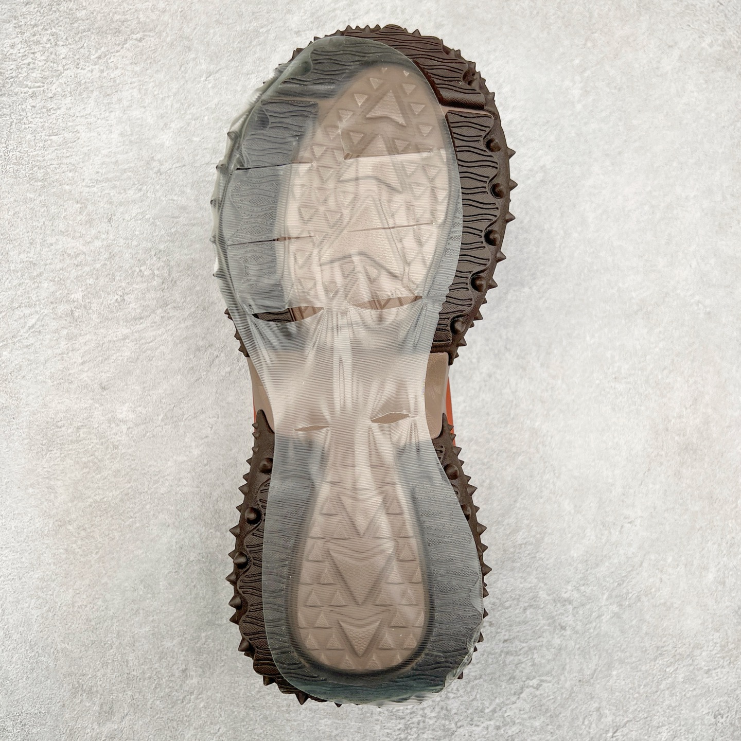 图片[9]-FILA FUSION Fluid 斐乐摩登潮牌防滑耐磨轻便运动鞋 FUSION 系列传承了 FILA 的百年基因，融入年轻运动及潮流文化，成为引领变革、创新突破的一代。以“1+N” 的跨界合作模式重现经典的同时创造经典。带来最出其不意的跨界合作惊喜。同时，FILAFUSION把FILA 的 DNA 融入到定制体验里，你可以随心制造厲于你的产品。FILA FUSION 的鞋家族涵盖了老爹鞋、跑步鞋、网球鞋、季节款。风格复古新潮，满足了时尚人士出行及各类运动的搭配需求，成为当下年轻人筷拥的鞋类品牌之一。FILA FUSION 走进年轻人的世界，通过年轻人运动，街舞，滑板，篮球，展现 FILA FUSION 的潮流态度和年轻文化。FILA FUSION 认为末来属于引领变革、创新突破的年轻一代，让我们一起构成 FILA 未来的蓝图吧！尺码：35.5 36 36.5 37.5 38 38.5 39 40 40.5 41 42 42.5 43 44 44.5 45 45.5-选品中心