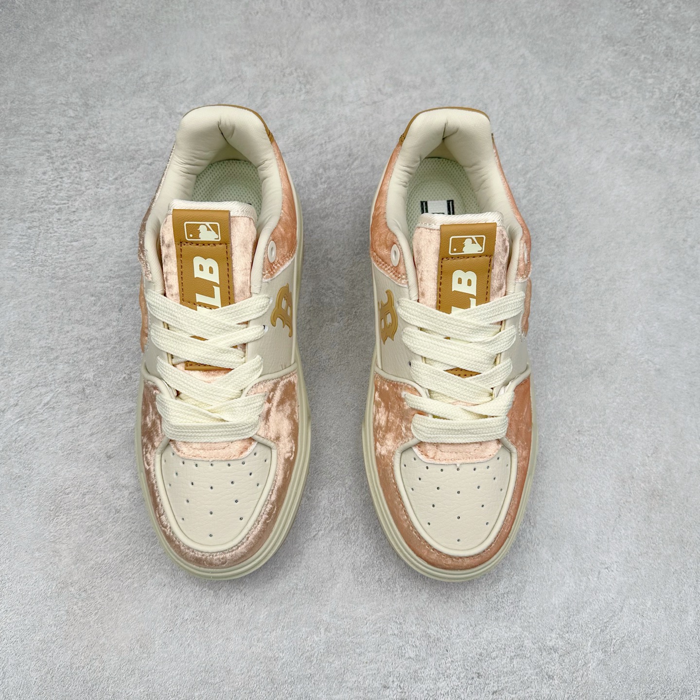 图片[2]-MLB Chunky Liner Basic 复古印花学长鞋系列低帮轻量增高厚底百搭休闲运动慢跑鞋板鞋 Korea韩国联名NY美国榄球纽约洋基队限定 韩国代购专供 全套原楦原纸板原厂数据开发 正确中底拉帮中底网布细节 平台代购专供 左脚内置芯片 韩国代购吊牌标贴 独家一比一RB+MD组合大底 高频后跟小人Logo精准对位立体饱满 正确网布加超迁鞋面 转印中底走线紧密 转印Logo工艺表层防刮不掉色 尺码：35 36 36.5 37.5 38 38.5 39 40 40.5 41 42 42.5 43 44 45-选品中心