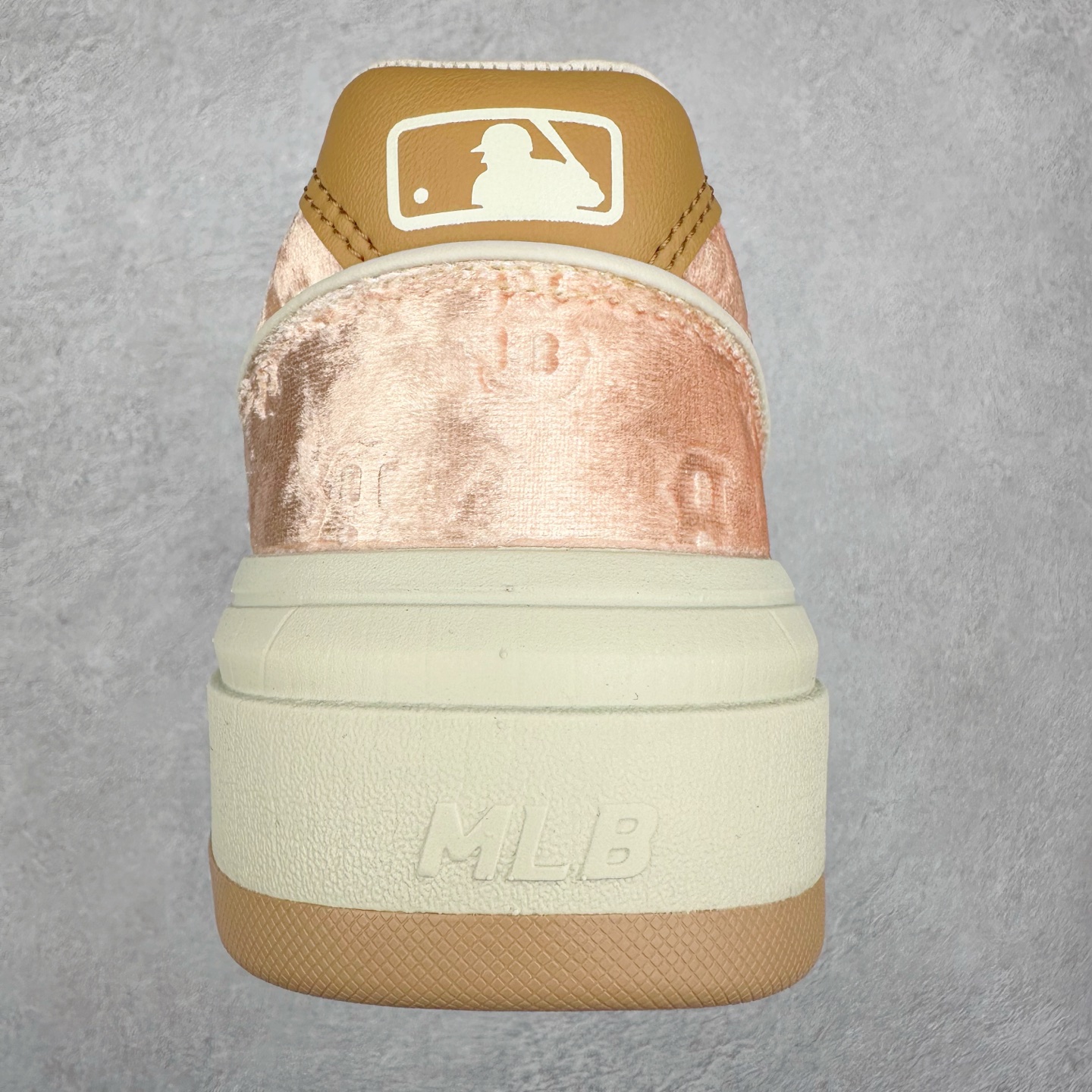 图片[8]-MLB Chunky Liner Basic 复古印花学长鞋系列低帮轻量增高厚底百搭休闲运动慢跑鞋板鞋 Korea韩国联名NY美国榄球纽约洋基队限定 韩国代购专供 全套原楦原纸板原厂数据开发 正确中底拉帮中底网布细节 平台代购专供 左脚内置芯片 韩国代购吊牌标贴 独家一比一RB+MD组合大底 高频后跟小人Logo精准对位立体饱满 正确网布加超迁鞋面 转印中底走线紧密 转印Logo工艺表层防刮不掉色 尺码：35 36 36.5 37.5 38 38.5 39 40 40.5 41 42 42.5 43 44 45-选品中心