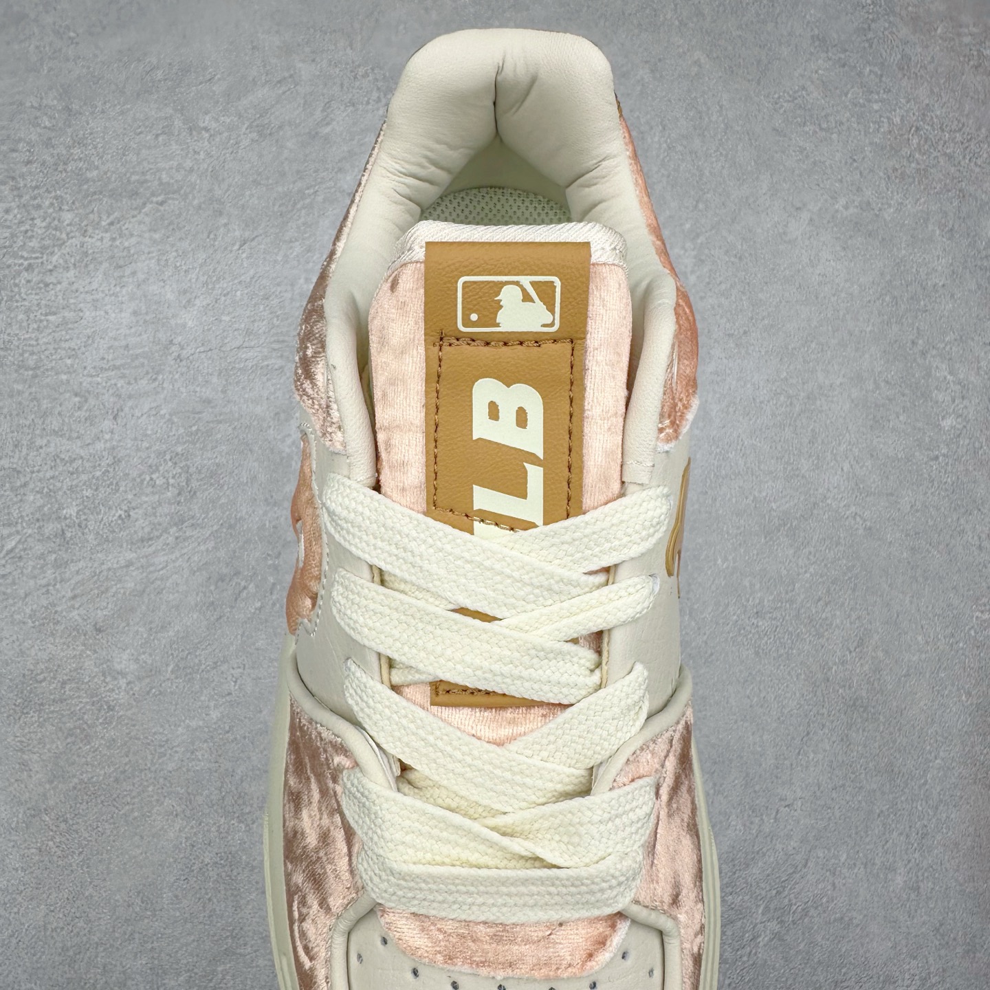 图片[5]-MLB Chunky Liner Basic 复古印花学长鞋系列低帮轻量增高厚底百搭休闲运动慢跑鞋板鞋 Korea韩国联名NY美国榄球纽约洋基队限定 韩国代购专供 全套原楦原纸板原厂数据开发 正确中底拉帮中底网布细节 平台代购专供 左脚内置芯片 韩国代购吊牌标贴 独家一比一RB+MD组合大底 高频后跟小人Logo精准对位立体饱满 正确网布加超迁鞋面 转印中底走线紧密 转印Logo工艺表层防刮不掉色 尺码：35 36 36.5 37.5 38 38.5 39 40 40.5 41 42 42.5 43 44 45-选品中心