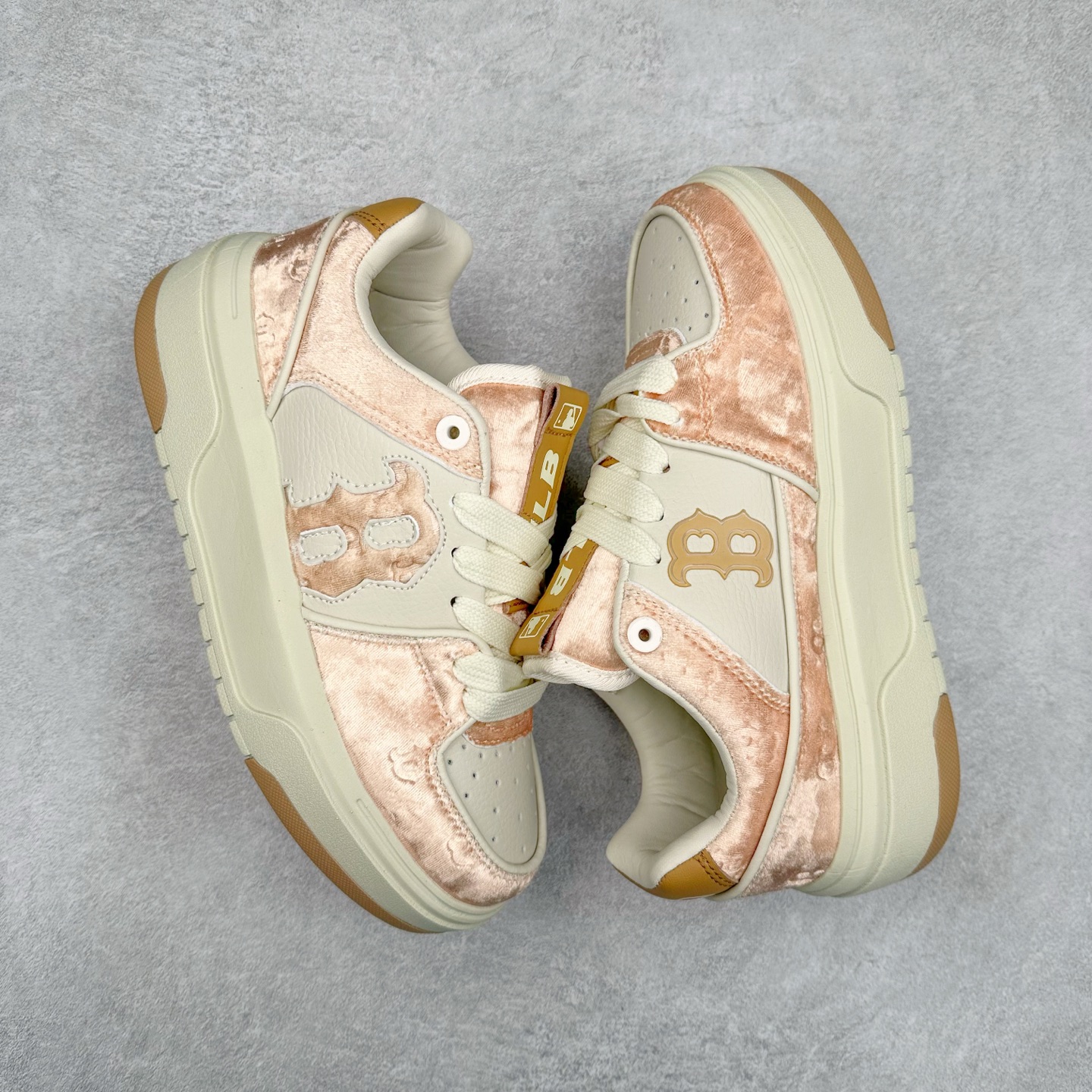 图片[3]-MLB Chunky Liner Basic 复古印花学长鞋系列低帮轻量增高厚底百搭休闲运动慢跑鞋板鞋 Korea韩国联名NY美国榄球纽约洋基队限定 韩国代购专供 全套原楦原纸板原厂数据开发 正确中底拉帮中底网布细节 平台代购专供 左脚内置芯片 韩国代购吊牌标贴 独家一比一RB+MD组合大底 高频后跟小人Logo精准对位立体饱满 正确网布加超迁鞋面 转印中底走线紧密 转印Logo工艺表层防刮不掉色 尺码：35 36 36.5 37.5 38 38.5 39 40 40.5 41 42 42.5 43 44 45-选品中心