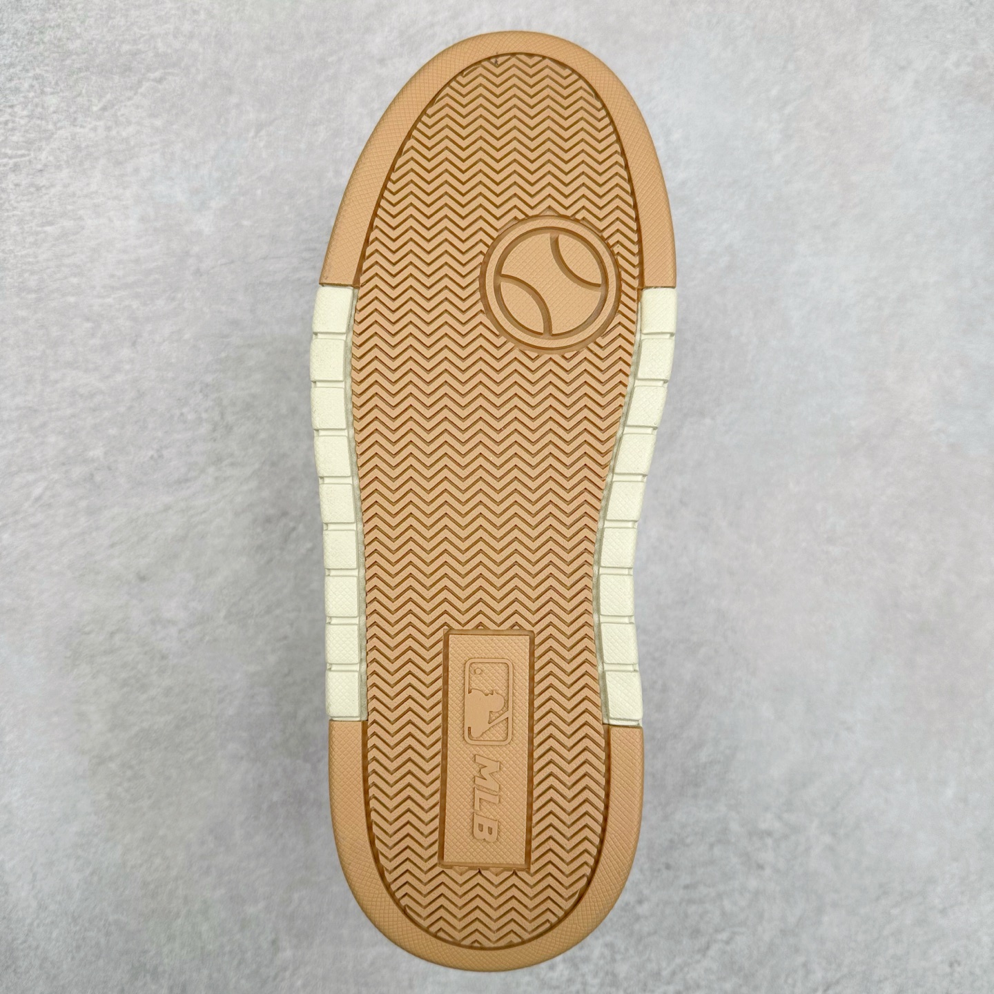 图片[9]-MLB Chunky Liner Basic 复古印花学长鞋系列低帮轻量增高厚底百搭休闲运动慢跑鞋板鞋 Korea韩国联名NY美国榄球纽约洋基队限定 韩国代购专供 全套原楦原纸板原厂数据开发 正确中底拉帮中底网布细节 平台代购专供 左脚内置芯片 韩国代购吊牌标贴 独家一比一RB+MD组合大底 高频后跟小人Logo精准对位立体饱满 正确网布加超迁鞋面 转印中底走线紧密 转印Logo工艺表层防刮不掉色 尺码：35 36 36.5 37.5 38 38.5 39 40 40.5 41 42 42.5 43 44 45-选品中心