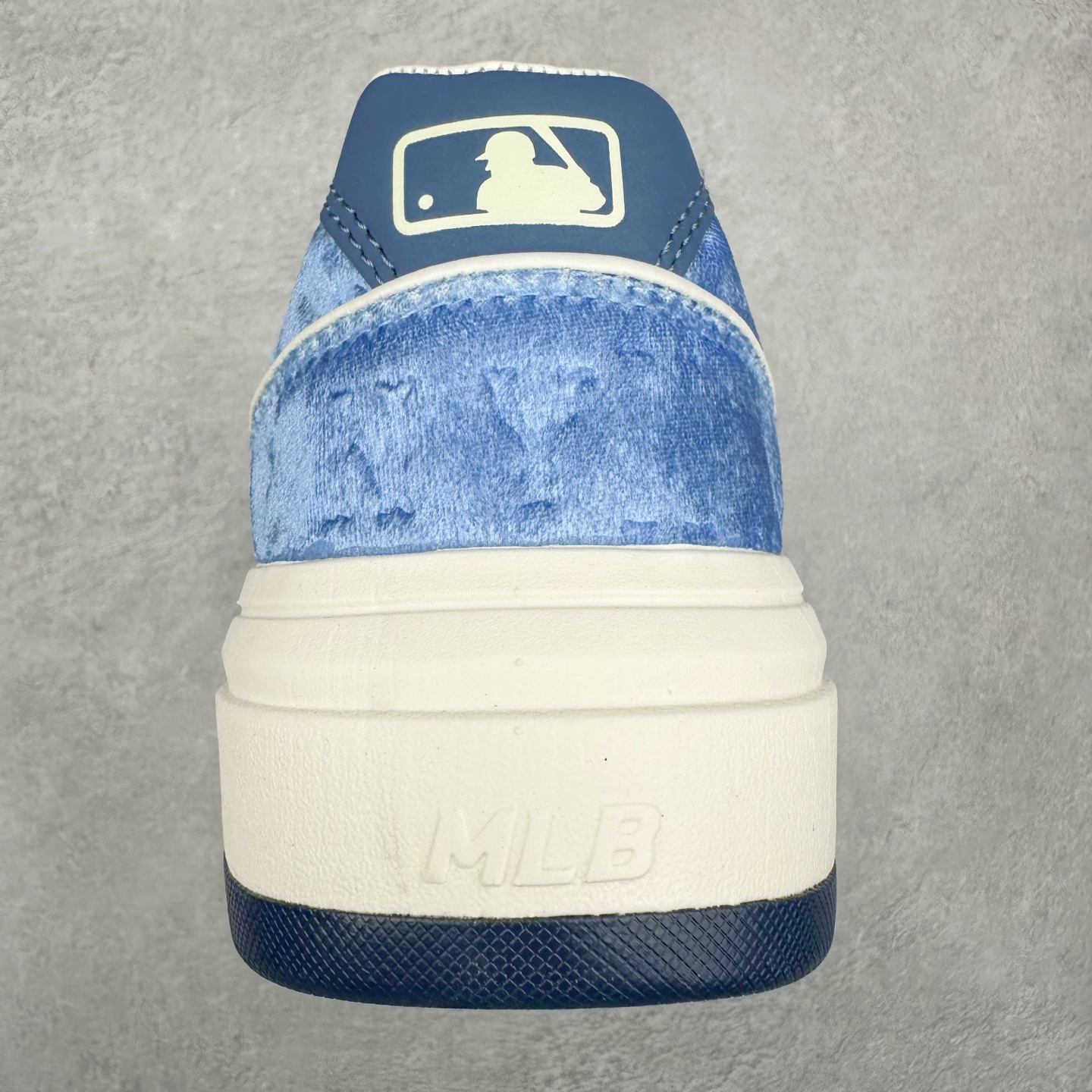 图片[8]-MLB Chunky Liner Basic 复古印花学长鞋系列低帮轻量增高厚底百搭休闲运动慢跑鞋板鞋 Korea韩国联名NY美国榄球纽约洋基队限定 韩国代购专供 全套原楦原纸板原厂数据开发 正确中底拉帮中底网布细节 平台代购专供 左脚内置芯片 韩国代购吊牌标贴 独家一比一RB+MD组合大底 高频后跟小人Logo精准对位立体饱满 正确网布加超迁鞋面 转印中底走线紧密 转印Logo工艺表层防刮不掉色 尺码：35 36 36.5 37.5 38 38.5 39 40 40.5 41 42 42.5 43 44 45-选品中心