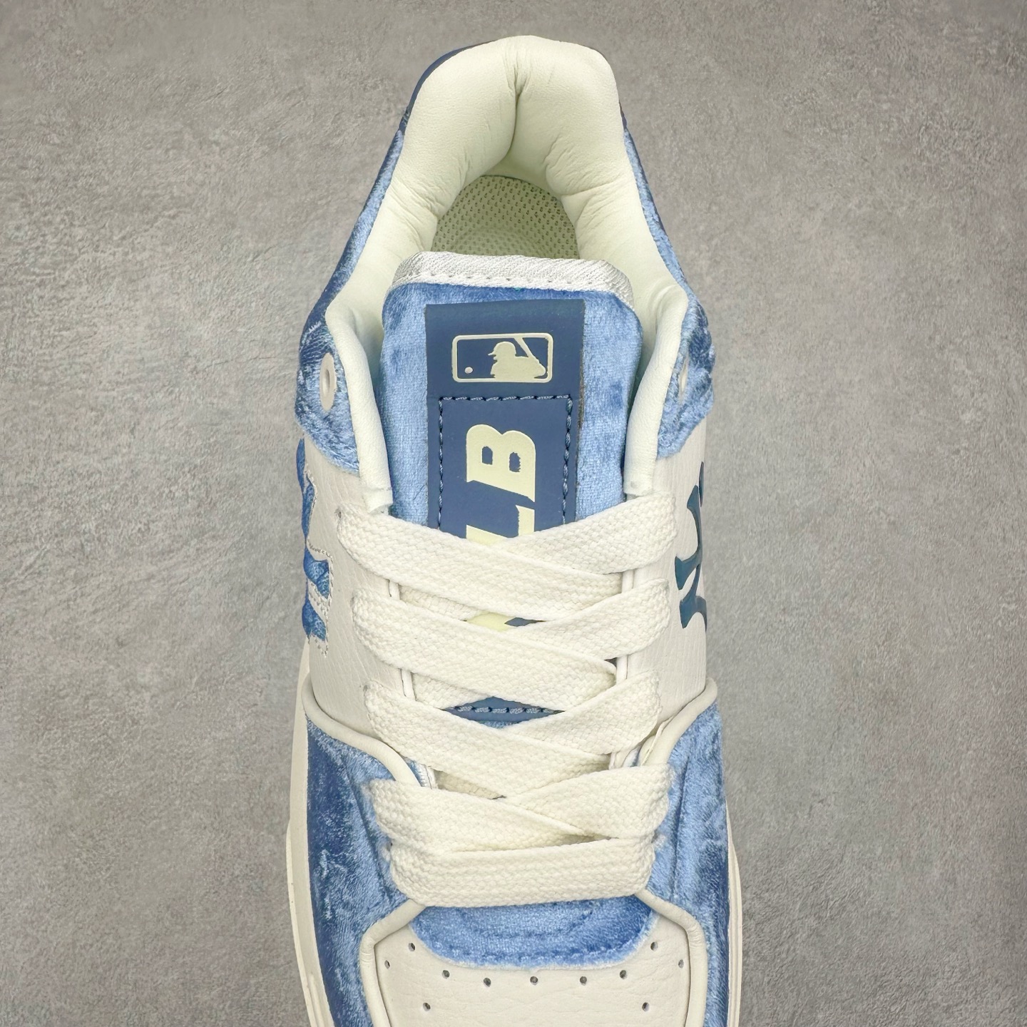 图片[5]-MLB Chunky Liner Basic 复古印花学长鞋系列低帮轻量增高厚底百搭休闲运动慢跑鞋板鞋 Korea韩国联名NY美国榄球纽约洋基队限定 韩国代购专供 全套原楦原纸板原厂数据开发 正确中底拉帮中底网布细节 平台代购专供 左脚内置芯片 韩国代购吊牌标贴 独家一比一RB+MD组合大底 高频后跟小人Logo精准对位立体饱满 正确网布加超迁鞋面 转印中底走线紧密 转印Logo工艺表层防刮不掉色 尺码：35 36 36.5 37.5 38 38.5 39 40 40.5 41 42 42.5 43 44 45-选品中心