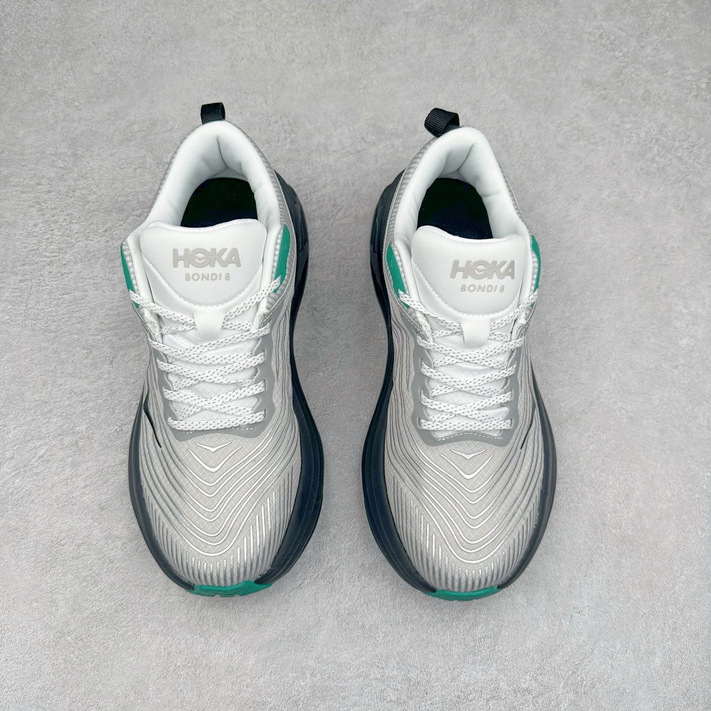 图片[2]-＃福利特价 HOKA ONE ONE Bondi 8 邦代八代缓震网面耐磨低帮跑步鞋 原始的 Bondi 缓震和线条在这里 提供该特许经营权众所周知的柔软、平衡的乘坐体验 Bondi 使用加长的摇杆微调几何形状 以获得更大的加速度 同时由于采用碳纤维板 还可以提供更平稳的脚趾离地 尺码：36 36.5 37.5 38 38.5 39 40 40.5 41 42 42.5 43 44 44.5 45-选品中心