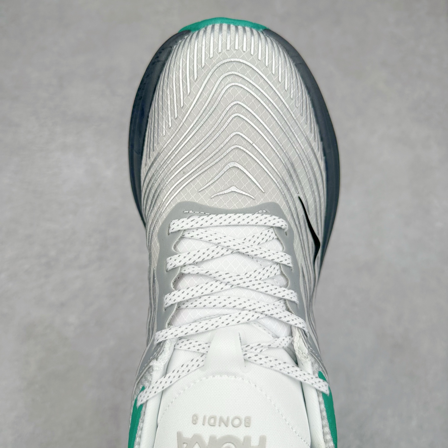 图片[4]-＃福利特价 HOKA ONE ONE Bondi 8 邦代八代缓震网面耐磨低帮跑步鞋 原始的 Bondi 缓震和线条在这里 提供该特许经营权众所周知的柔软、平衡的乘坐体验 Bondi 使用加长的摇杆微调几何形状 以获得更大的加速度 同时由于采用碳纤维板 还可以提供更平稳的脚趾离地 尺码：36 36.5 37.5 38 38.5 39 40 40.5 41 42 42.5 43 44 44.5 45-选品中心