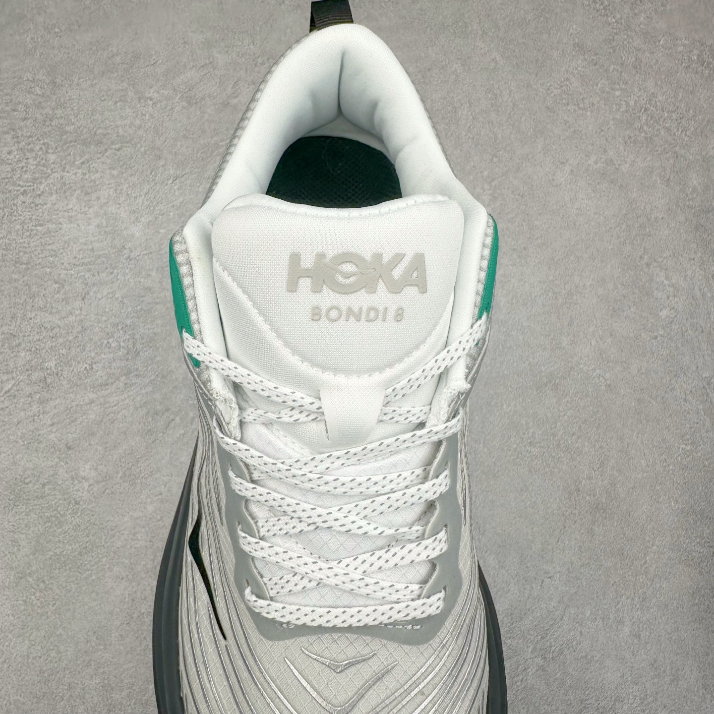 图片[5]-＃福利特价 HOKA ONE ONE Bondi 8 邦代八代缓震网面耐磨低帮跑步鞋 原始的 Bondi 缓震和线条在这里 提供该特许经营权众所周知的柔软、平衡的乘坐体验 Bondi 使用加长的摇杆微调几何形状 以获得更大的加速度 同时由于采用碳纤维板 还可以提供更平稳的脚趾离地 尺码：36 36.5 37.5 38 38.5 39 40 40.5 41 42 42.5 43 44 44.5 45-选品中心