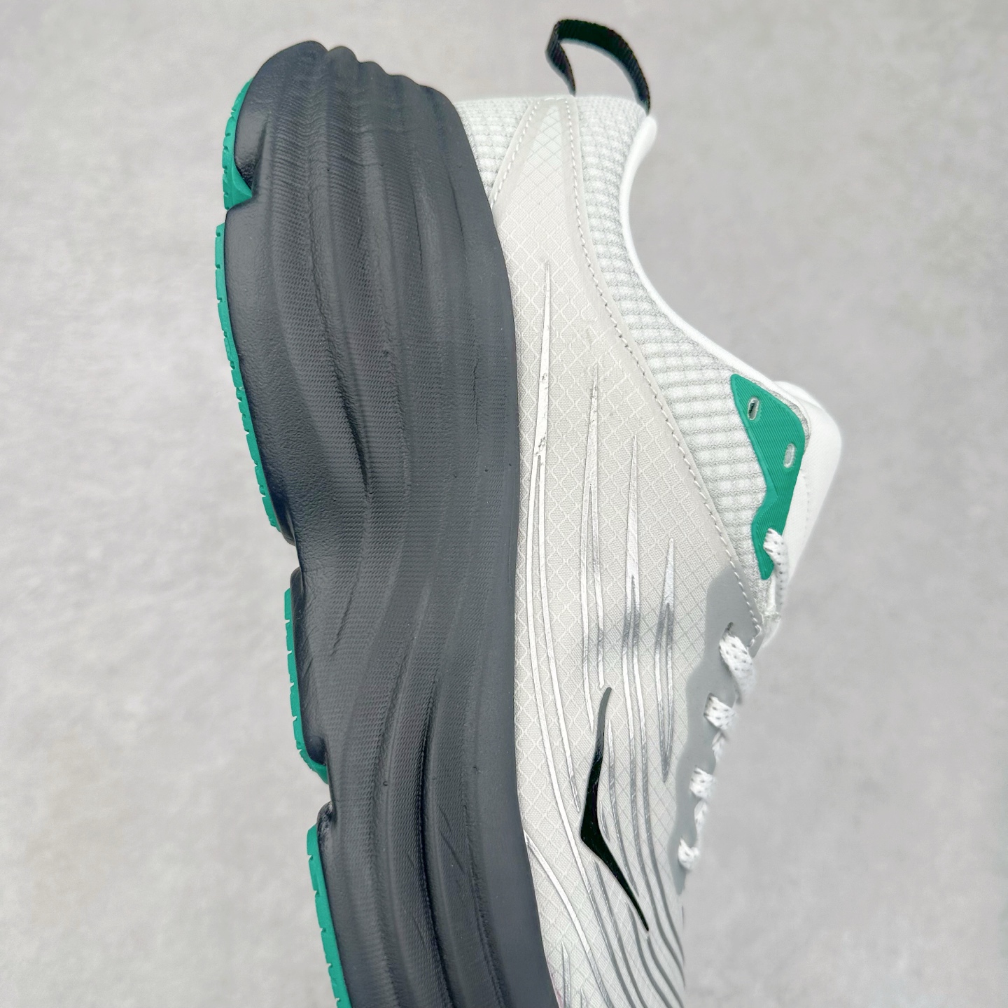 图片[6]-＃福利特价 HOKA ONE ONE Bondi 8 邦代八代缓震网面耐磨低帮跑步鞋 原始的 Bondi 缓震和线条在这里 提供该特许经营权众所周知的柔软、平衡的乘坐体验 Bondi 使用加长的摇杆微调几何形状 以获得更大的加速度 同时由于采用碳纤维板 还可以提供更平稳的脚趾离地 尺码：36 36.5 37.5 38 38.5 39 40 40.5 41 42 42.5 43 44 44.5 45-选品中心