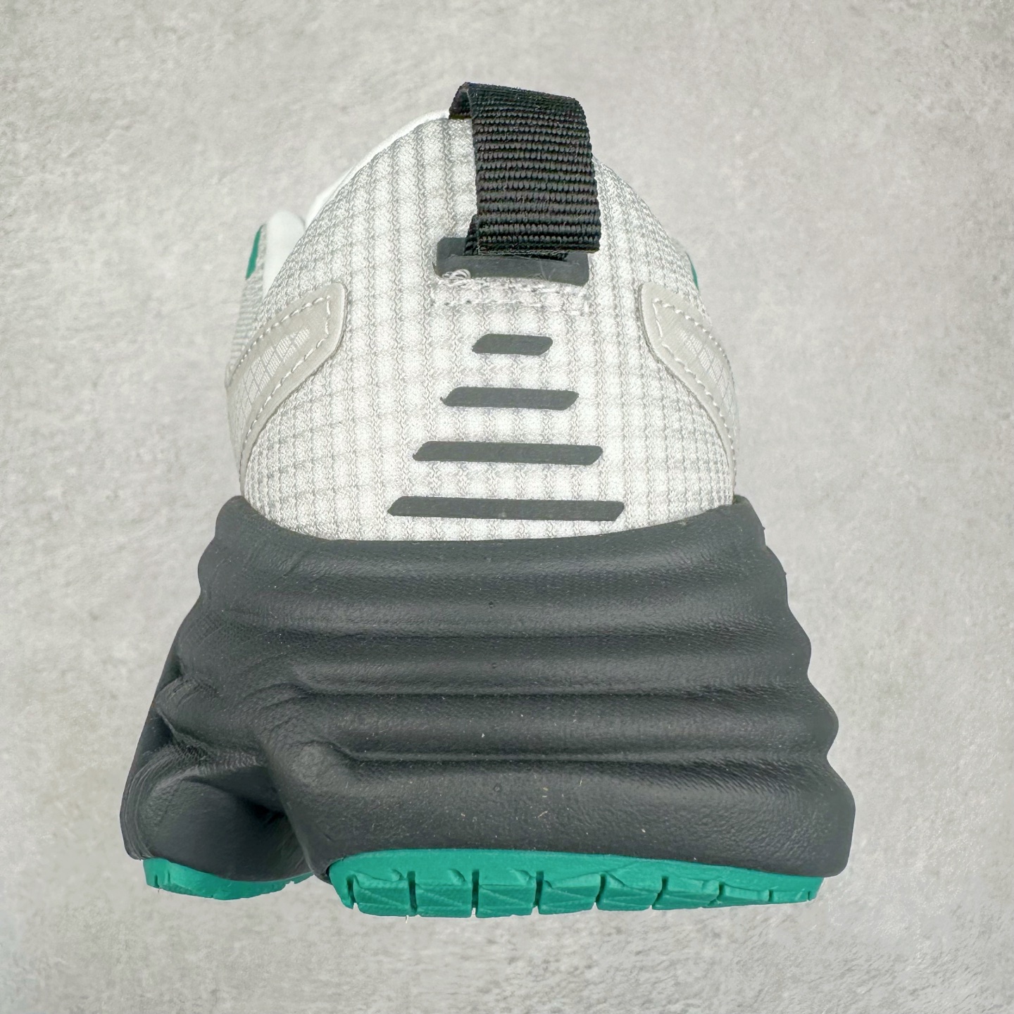 图片[8]-＃福利特价 HOKA ONE ONE Bondi 8 邦代八代缓震网面耐磨低帮跑步鞋 原始的 Bondi 缓震和线条在这里 提供该特许经营权众所周知的柔软、平衡的乘坐体验 Bondi 使用加长的摇杆微调几何形状 以获得更大的加速度 同时由于采用碳纤维板 还可以提供更平稳的脚趾离地 尺码：36 36.5 37.5 38 38.5 39 40 40.5 41 42 42.5 43 44 44.5 45-选品中心