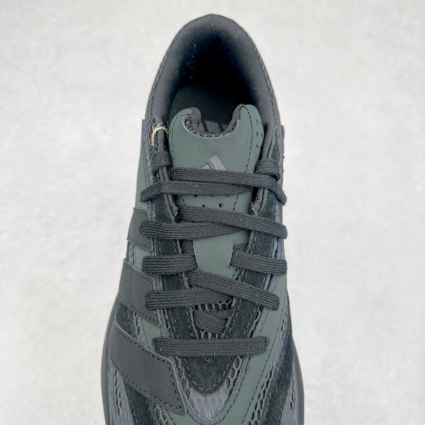 图片[5]-AD LIGHTBLAZE 流光舒适防滑耐磨低帮跑步鞋 JH6941 前卫的专业跑鞋风格造型，LIGHTBLAZE延续了竞速美学的流线轮廓，保留住了与 AdizeroAdios Pro Evo 1相类似厚底理念和「宽三道杠」的视觉元素。尺码：36 36.5 37.5 38 38.5 39 40 40.5 41 42 42.5 43 44 44.5 45-选品中心