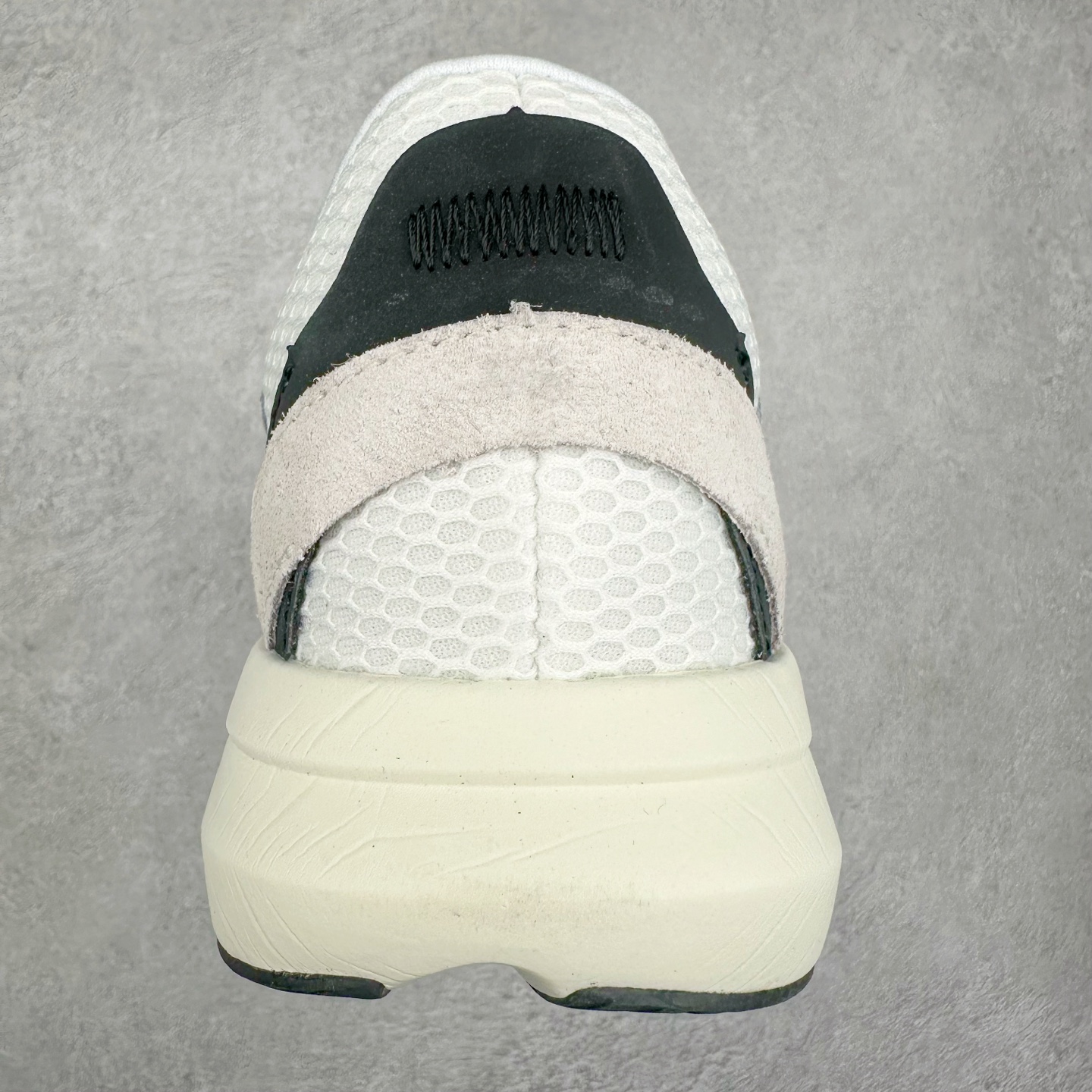 图片[8]-AD LIGHTBLAZE 流光舒适防滑耐磨低帮跑步鞋 JH6944 前卫的专业跑鞋风格造型，LIGHTBLAZE延续了竞速美学的流线轮廓，保留住了与 AdizeroAdios Pro Evo 1相类似厚底理念和「宽三道杠」的视觉元素。尺码：36 36.5 37.5 38 38.5 39 40 40.5 41 42 42.5 43 44 44.5 45-选品中心