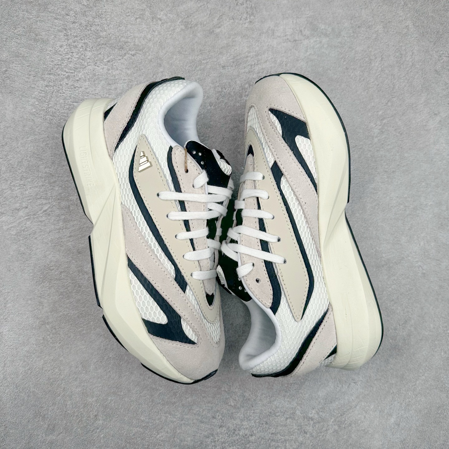 图片[3]-AD LIGHTBLAZE 流光舒适防滑耐磨低帮跑步鞋 JH6944 前卫的专业跑鞋风格造型，LIGHTBLAZE延续了竞速美学的流线轮廓，保留住了与 AdizeroAdios Pro Evo 1相类似厚底理念和「宽三道杠」的视觉元素。尺码：36 36.5 37.5 38 38.5 39 40 40.5 41 42 42.5 43 44 44.5 45-选品中心