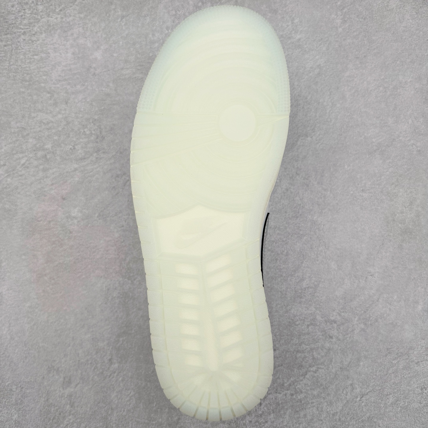 图片[9]-＃KZ神版莞产 Air Jordan AJ1 Retro Low OG CNY蛇年限定 白灰渐变 HF3144-100 全系列配色 外贸特供批次 新配色不断更新开发 市场中端王者 全套原纸板楦头开发 确保原汁原味 完美呈现一代版型 一比一鞋头弧度高度鞋身弧度 此版本只针对中端市场 细节品控鞋型随意秒杀市面同价位 鞋型完美 不臃肿别扭 头层皮料加持 用料绝不含糊 进口玻璃冲刀皮料裁剪零毛边 电脑针车工艺 超高鞋面清洁度 最高QC检验标准 控制溢胶瑕疵 原盒原配 飞翼3D高频深度立体 工艺方面大到整体鞋型 漏斗收腰 底线拉帮 LOGO立体程度 小到针眼排布 载片对称 冲孔效果 鞋标规范 鞋垫背胶等等 无一不是口碑收割 每双都是一个回头客 尺码：36 36.5 37.5 38 38.5 39 40 40.5 41 42 42.5 43 44 44.5 45 46 47.5-选品中心