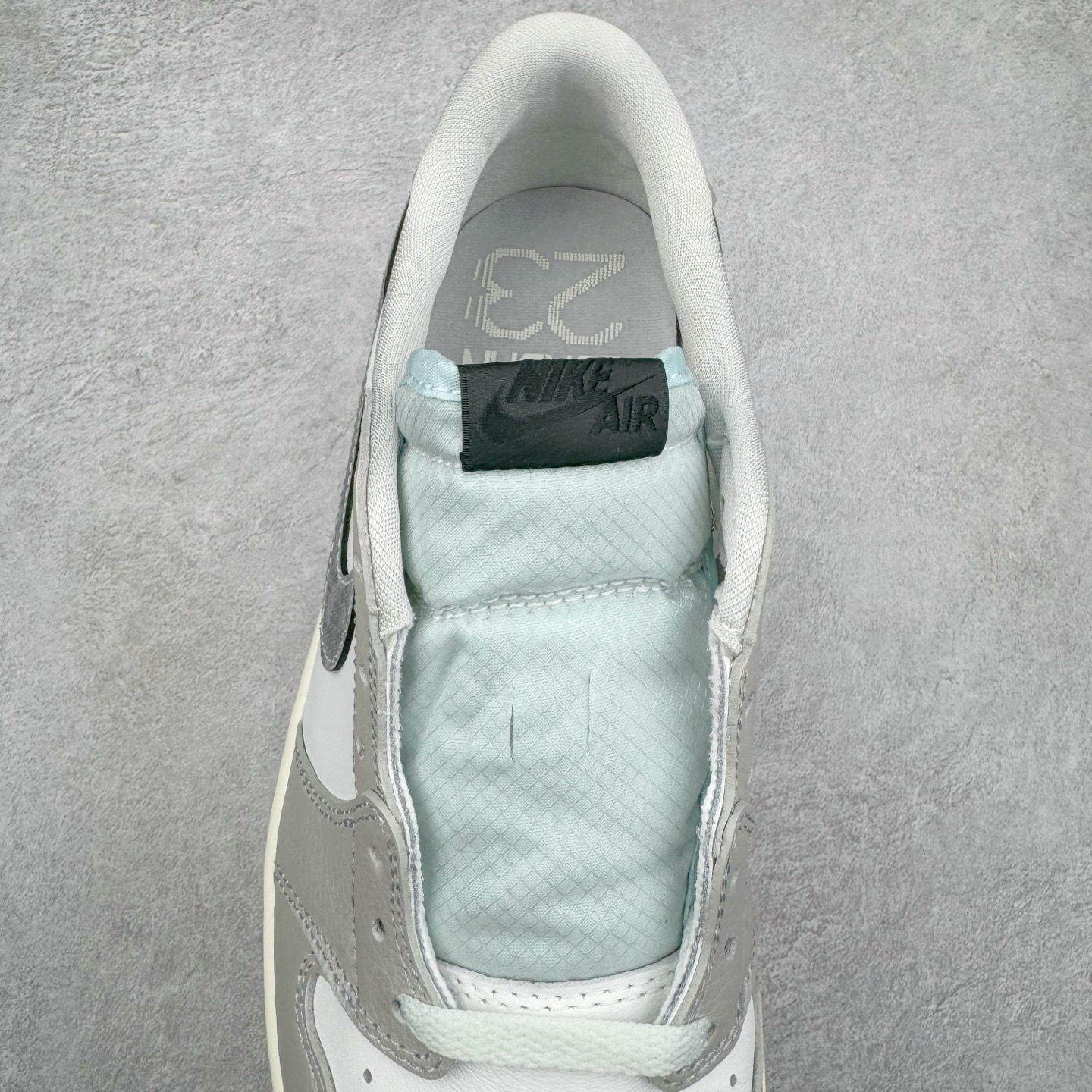 图片[5]-＃KZ神版莞产 Air Jordan AJ1 Retro Low OG CNY蛇年限定 白灰渐变 HF3144-100 全系列配色 外贸特供批次 新配色不断更新开发 市场中端王者 全套原纸板楦头开发 确保原汁原味 完美呈现一代版型 一比一鞋头弧度高度鞋身弧度 此版本只针对中端市场 细节品控鞋型随意秒杀市面同价位 鞋型完美 不臃肿别扭 头层皮料加持 用料绝不含糊 进口玻璃冲刀皮料裁剪零毛边 电脑针车工艺 超高鞋面清洁度 最高QC检验标准 控制溢胶瑕疵 原盒原配 飞翼3D高频深度立体 工艺方面大到整体鞋型 漏斗收腰 底线拉帮 LOGO立体程度 小到针眼排布 载片对称 冲孔效果 鞋标规范 鞋垫背胶等等 无一不是口碑收割 每双都是一个回头客 尺码：36 36.5 37.5 38 38.5 39 40 40.5 41 42 42.5 43 44 44.5 45 46 47.5-选品中心