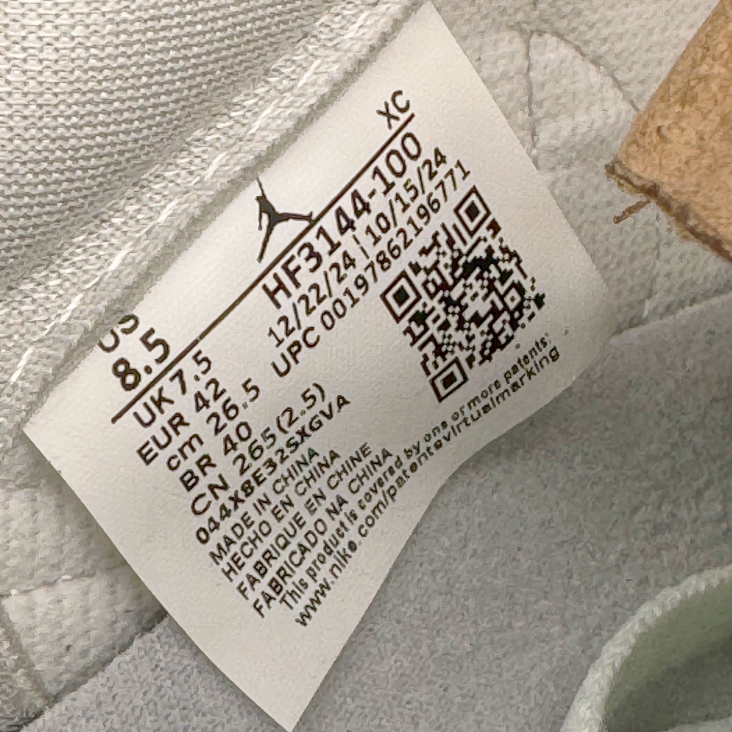 图片[13]-＃KZ神版莞产 Air Jordan AJ1 Retro Low OG CNY蛇年限定 白灰渐变 HF3144-100 全系列配色 外贸特供批次 新配色不断更新开发 市场中端王者 全套原纸板楦头开发 确保原汁原味 完美呈现一代版型 一比一鞋头弧度高度鞋身弧度 此版本只针对中端市场 细节品控鞋型随意秒杀市面同价位 鞋型完美 不臃肿别扭 头层皮料加持 用料绝不含糊 进口玻璃冲刀皮料裁剪零毛边 电脑针车工艺 超高鞋面清洁度 最高QC检验标准 控制溢胶瑕疵 原盒原配 飞翼3D高频深度立体 工艺方面大到整体鞋型 漏斗收腰 底线拉帮 LOGO立体程度 小到针眼排布 载片对称 冲孔效果 鞋标规范 鞋垫背胶等等 无一不是口碑收割 每双都是一个回头客 尺码：36 36.5 37.5 38 38.5 39 40 40.5 41 42 42.5 43 44 44.5 45 46 47.5-选品中心