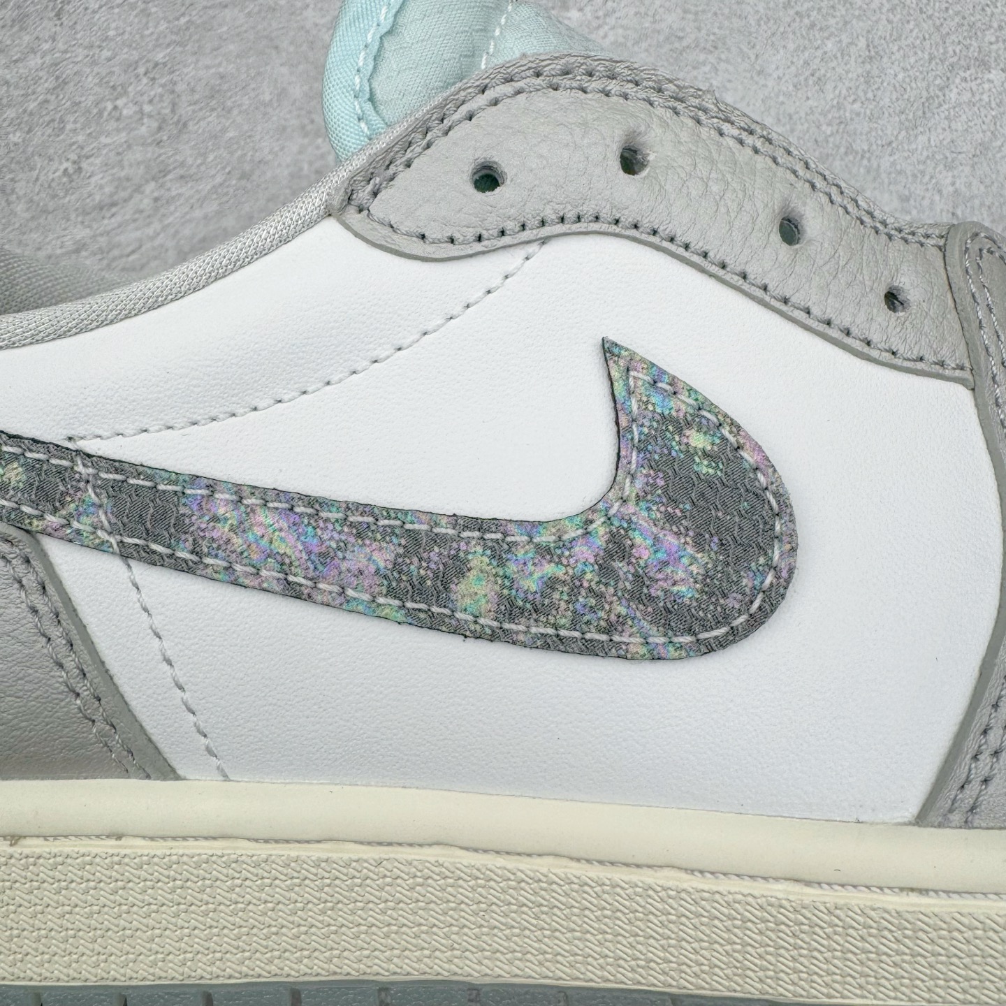 图片[18]-＃KZ神版莞产 Air Jordan AJ1 Retro Low OG CNY蛇年限定 白灰渐变 HF3144-100 全系列配色 外贸特供批次 新配色不断更新开发 市场中端王者 全套原纸板楦头开发 确保原汁原味 完美呈现一代版型 一比一鞋头弧度高度鞋身弧度 此版本只针对中端市场 细节品控鞋型随意秒杀市面同价位 鞋型完美 不臃肿别扭 头层皮料加持 用料绝不含糊 进口玻璃冲刀皮料裁剪零毛边 电脑针车工艺 超高鞋面清洁度 最高QC检验标准 控制溢胶瑕疵 原盒原配 飞翼3D高频深度立体 工艺方面大到整体鞋型 漏斗收腰 底线拉帮 LOGO立体程度 小到针眼排布 载片对称 冲孔效果 鞋标规范 鞋垫背胶等等 无一不是口碑收割 每双都是一个回头客 尺码：36 36.5 37.5 38 38.5 39 40 40.5 41 42 42.5 43 44 44.5 45 46 47.5-选品中心