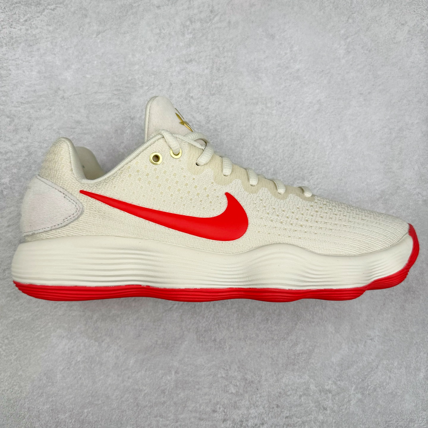＃K版纯原 NK Hyperdunk HD2017 Low EP 实战篮球鞋 米白红 IB4638-161 实战神鞋 绝迹单品 圈内高端零售大神实体冲Z唯一指定的渠道版本 目前可过各类鉴定或无法鉴定 能操作的私聊 非PT本地产物 品控细节要求做到极致完美 材料细节质感百分百区别市面任意代号纯原版本 不惧任何对比 市场独一档的产物 实体冲Z标准严格把控 每一处细节分毫不差 原汁原味公司货的味道 尺码：39 40 40.5 41 42 42.5 43 44 44.5 45 46 47.5\\r-选品中心