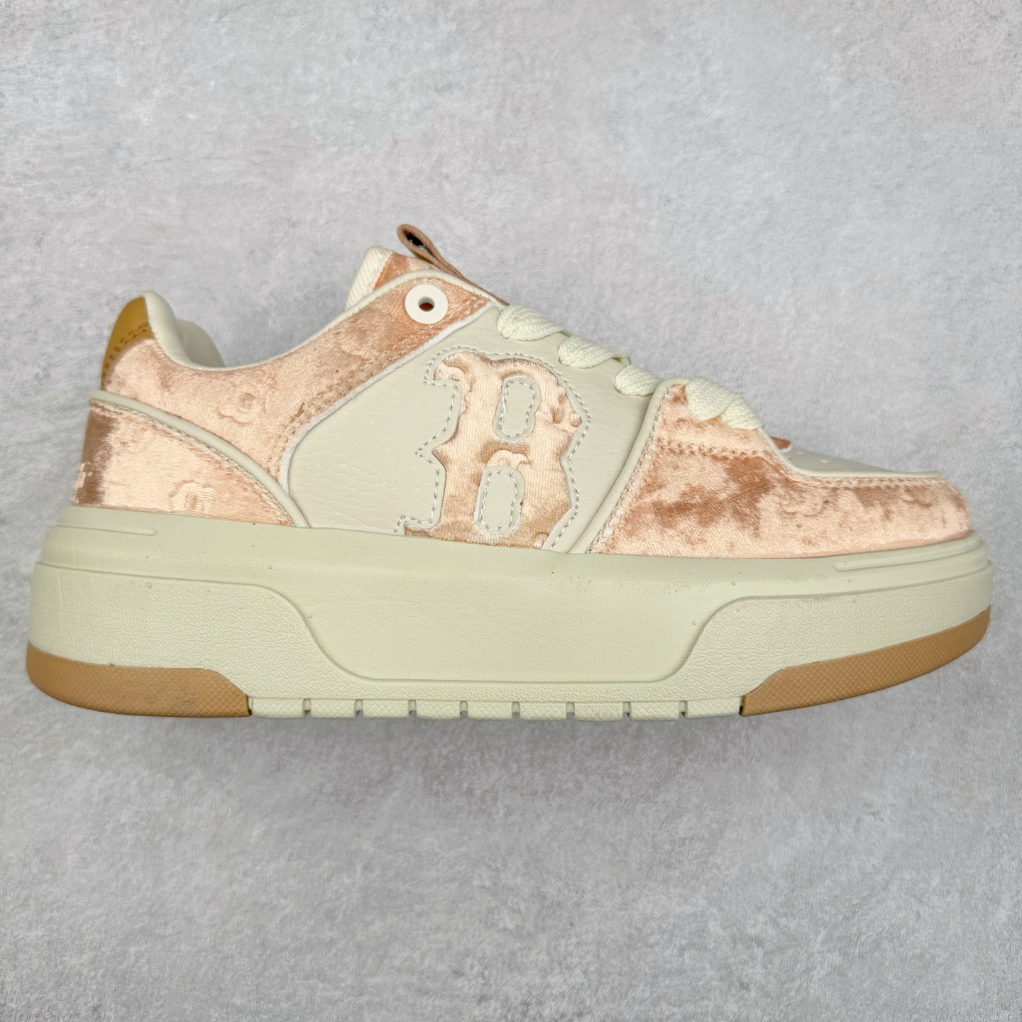 MLB Chunky Liner Basic 复古印花学长鞋系列低帮轻量增高厚底百搭休闲运动慢跑鞋板鞋 Korea韩国联名NY美国榄球纽约洋基队限定 韩国代购专供 全套原楦原纸板原厂数据开发 正确中底拉帮中底网布细节 平台代购专供 左脚内置芯片 韩国代购吊牌标贴 独家一比一RB+MD组合大底 高频后跟小人Logo精准对位立体饱满 正确网布加超迁鞋面 转印中底走线紧密 转印Logo工艺表层防刮不掉色 尺码：35 36 36.5 37.5 38 38.5 39 40 40.5 41 42 42.5 43 44 45-选品中心