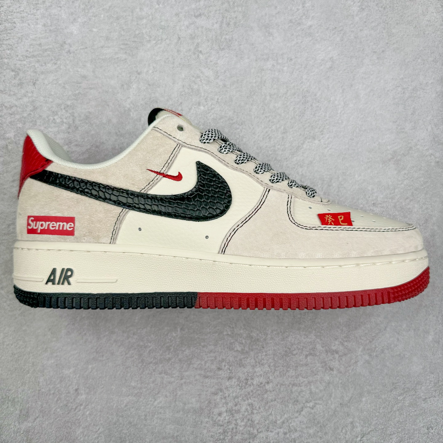 NK Air Force 1´07 Low 空军一号低帮百搭休闲运动板鞋 HH7518-033 柔软、弹性十足的缓震性能和出色的中底设计 横跨复古与现代的外型结合 造就出风靡全球 三十多年的Force 1 直到今天还深受青睐 尺码:36 36.5 37.5 38 38.5 39 40 40.5 41 42 42.5 43 44 44.5 45-选品中心